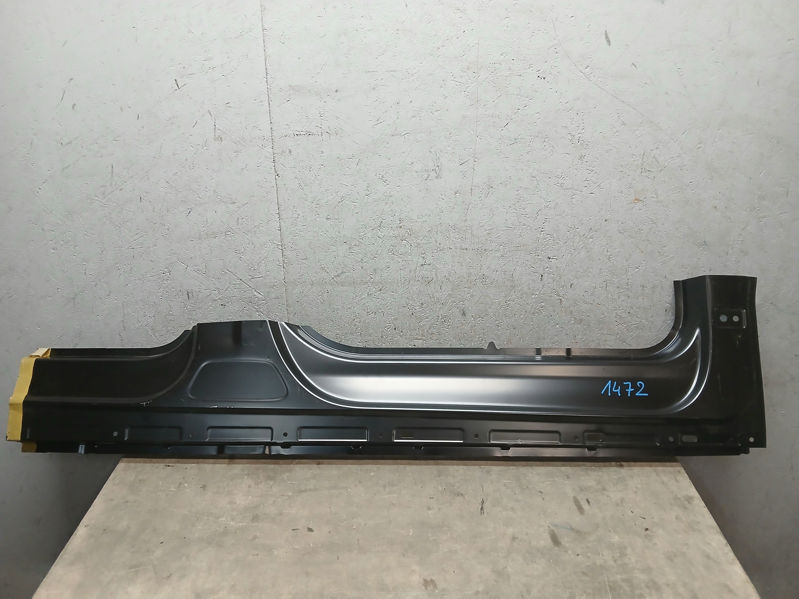 threshold right SKODA ENYAQ