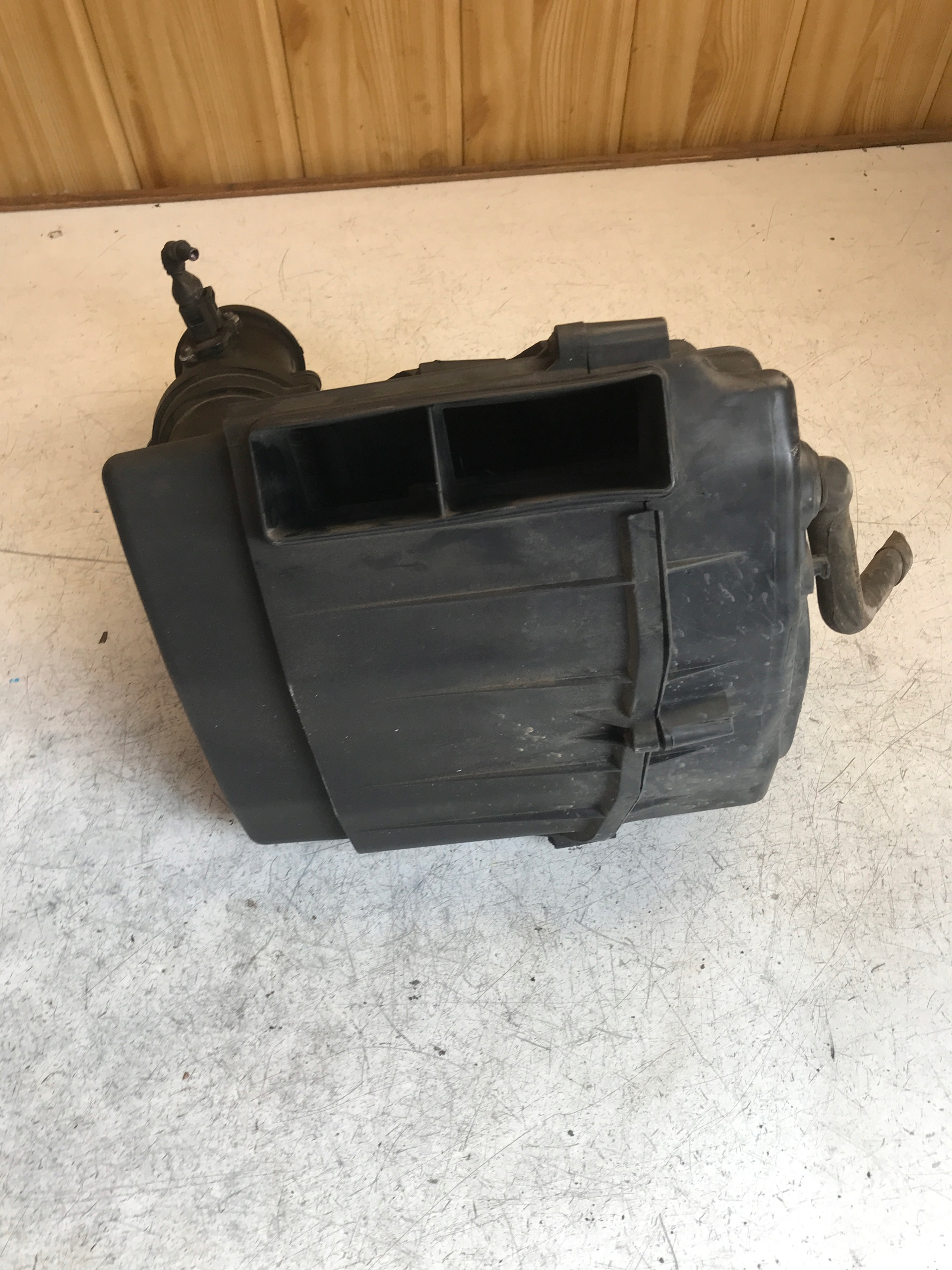 air filter housing AUDI A8 D3 3.0 TDI