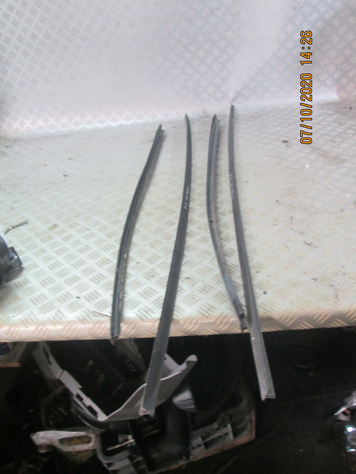 LISTWY SZYBY CZOŁOWEJ KOMPLET PEUGEOT 206 SW