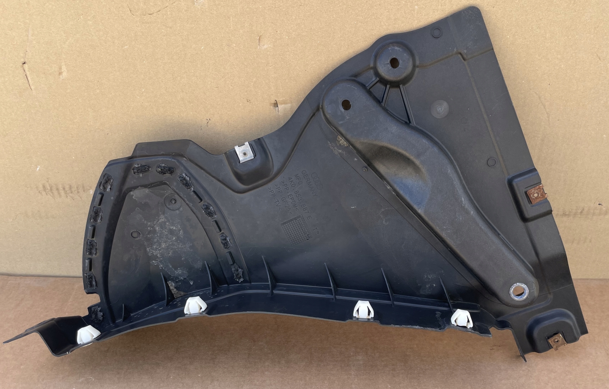 mudguard AUDI A6 C8 left 4K0853887E original as new