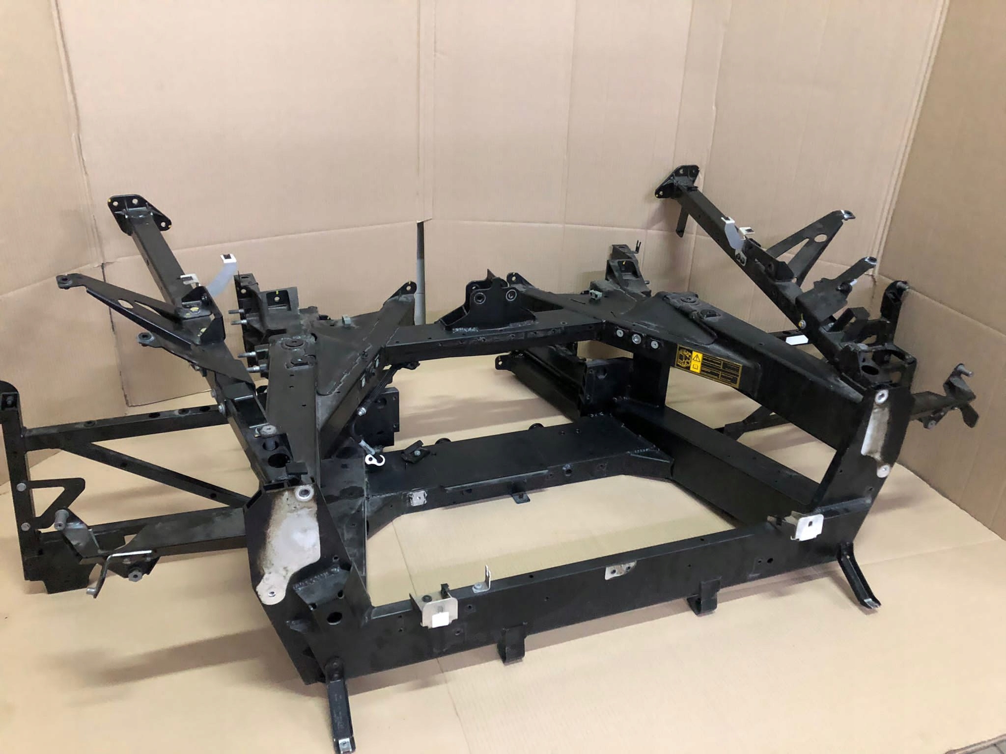 LAMBORGHINI AVENTADOR RAMA PRZEDNIA 470805541B Car type Passenger cars