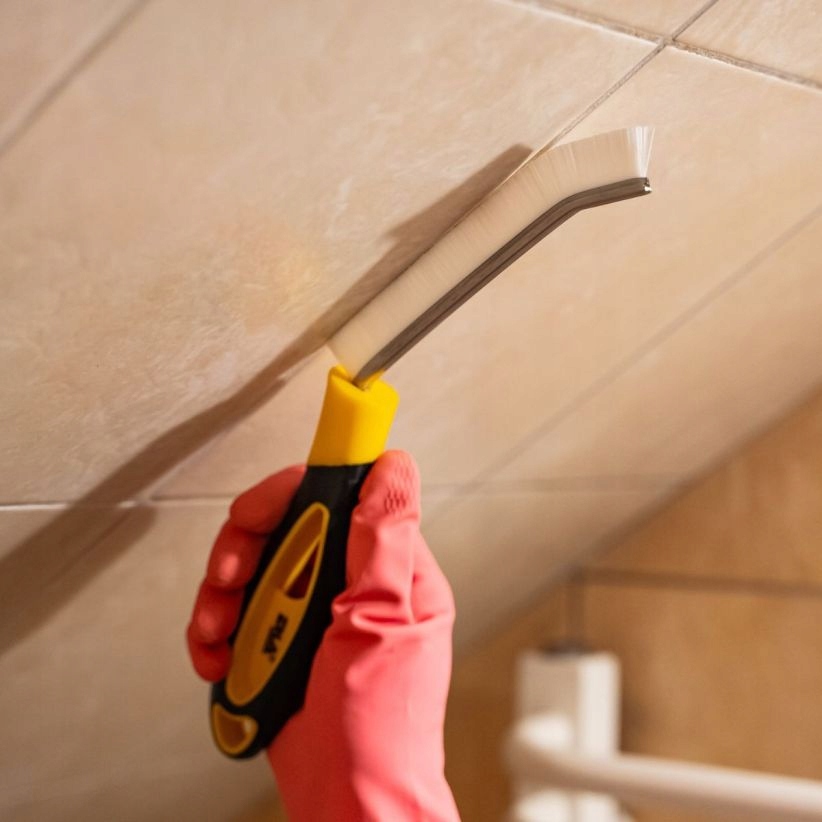 ZESTAW DO CZYSZCZENIA FUG - PŁYN 600ml + SZCZOTECZKA + MAGICZNA GĄBKA Marka Erla