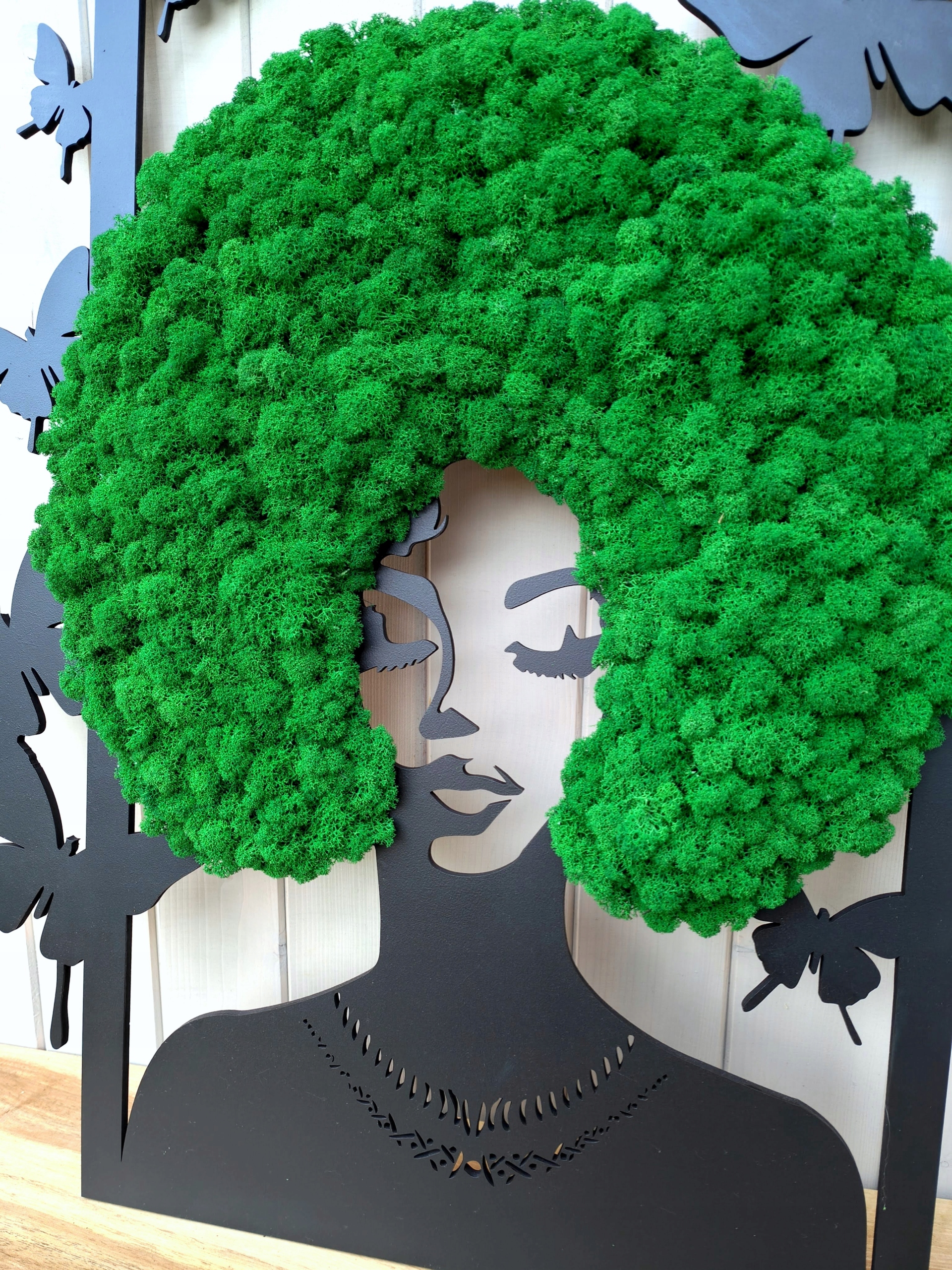 Dekoracja z mchem chrobotkiem mech chrobotek KOBIETA afro z mchu żywy obraz Wysokość produktu 40 cm