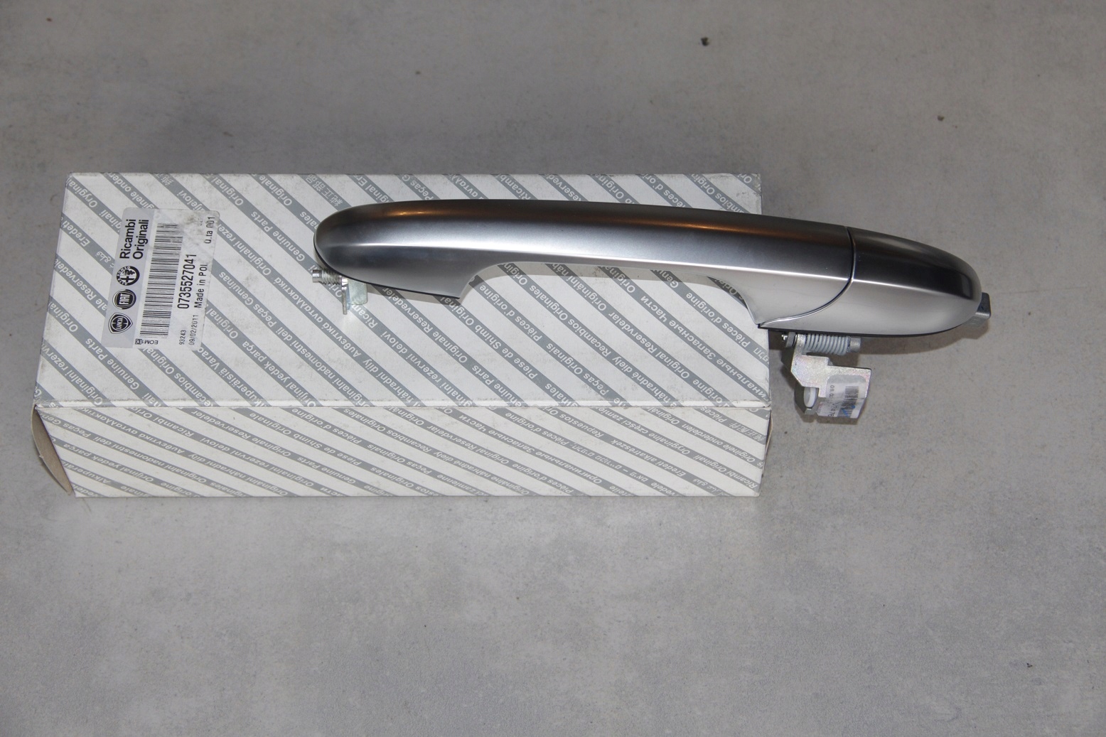 FIAT 500 KLAMKA PR ORYGINAL Part number 735527041