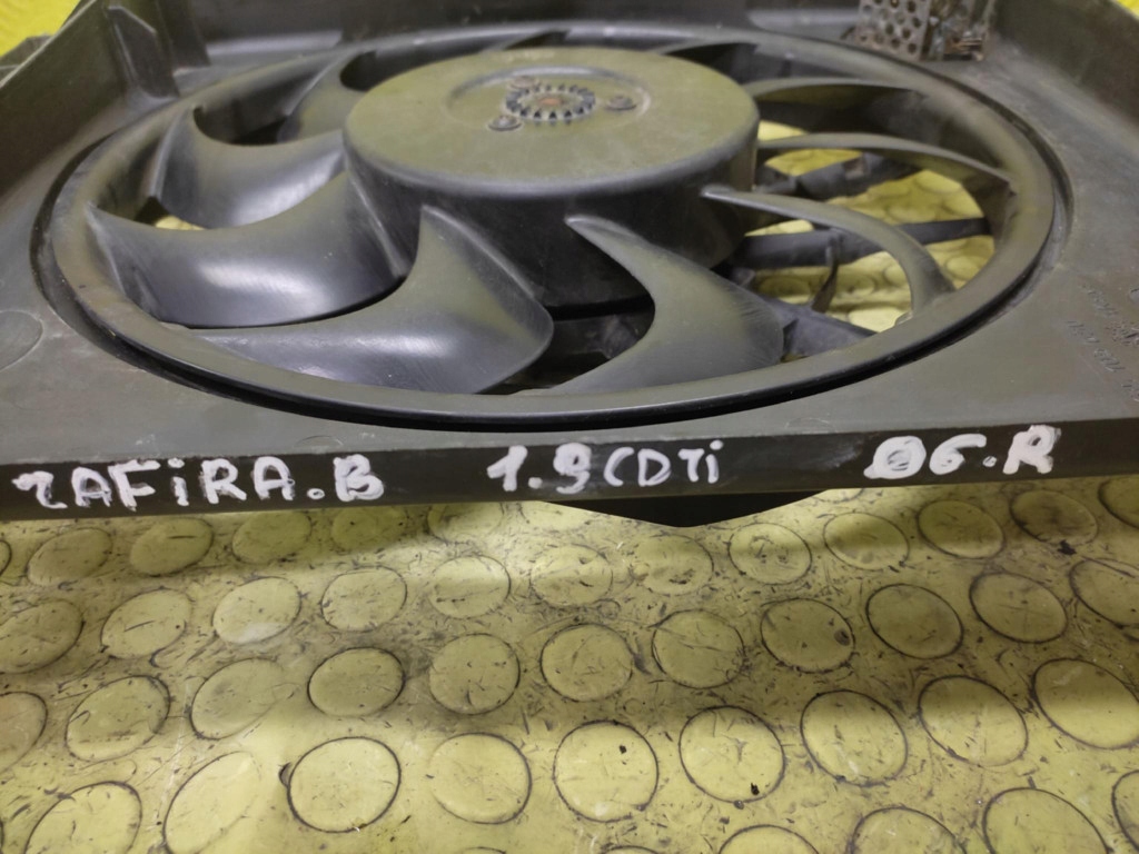 OPEL ZAFIRA B 1.9 CDTI ventilátor chladiče 0130303973
