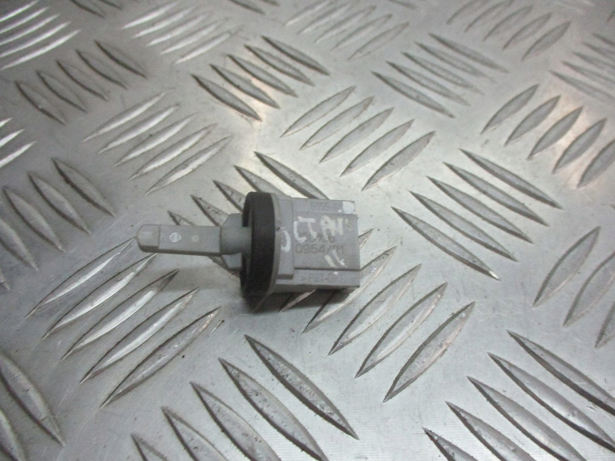 CZUJNIK TEMPERATURY SKODA OCTAVIA II 1K0907543A
