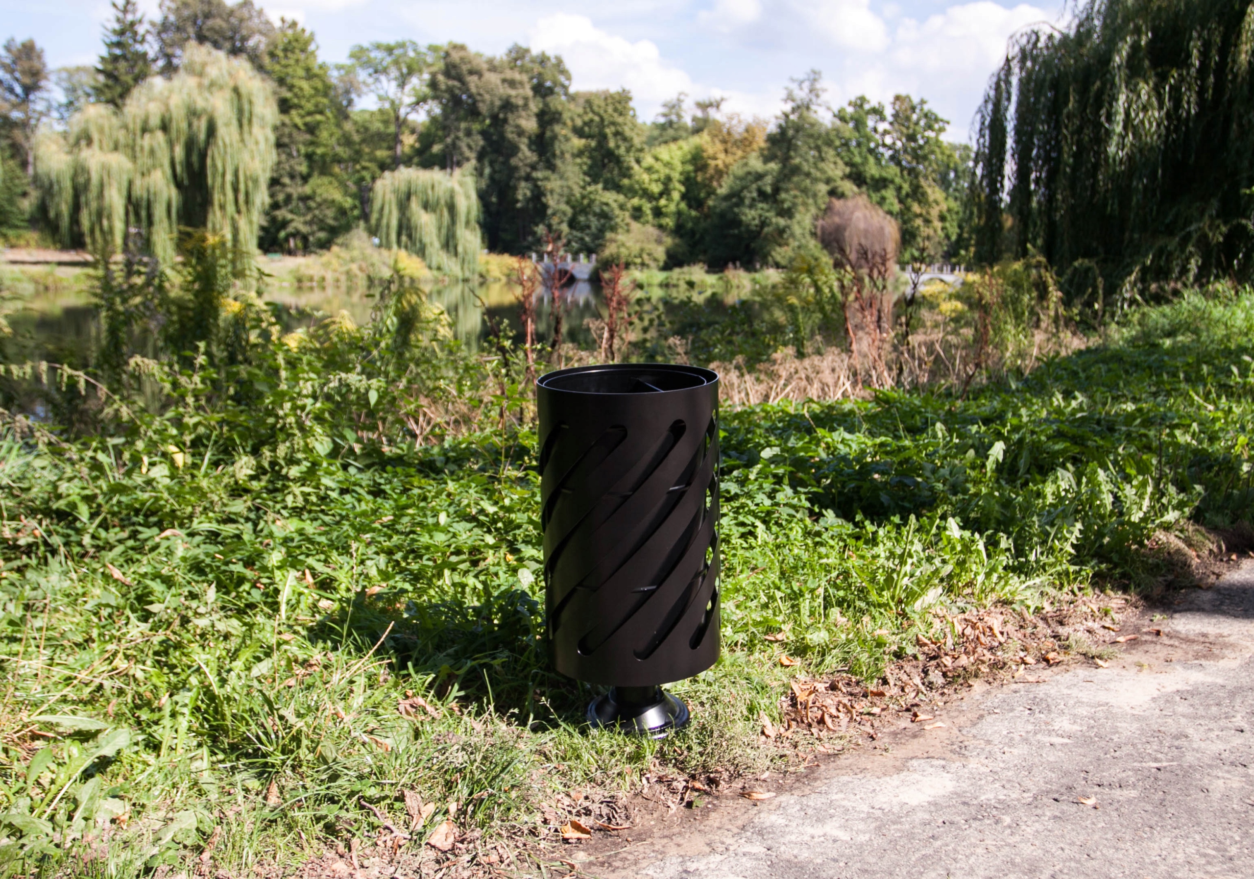 Kosz na śmieci miejski, uliczny, parkowy Andora B Wysokość produktu 76 cm