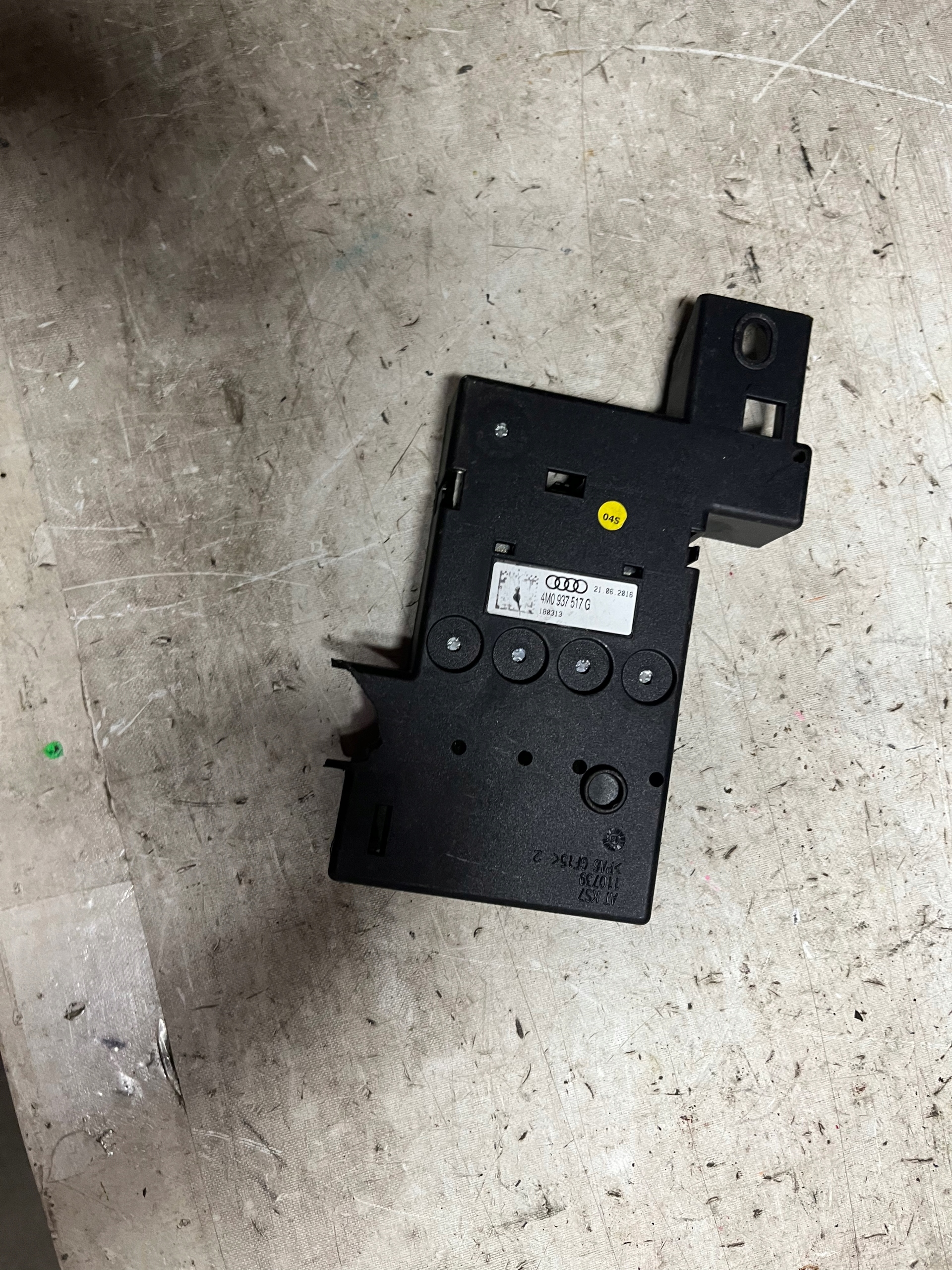 КОРОБКА BEZPIECZNIKOW MEGANE 441143738r