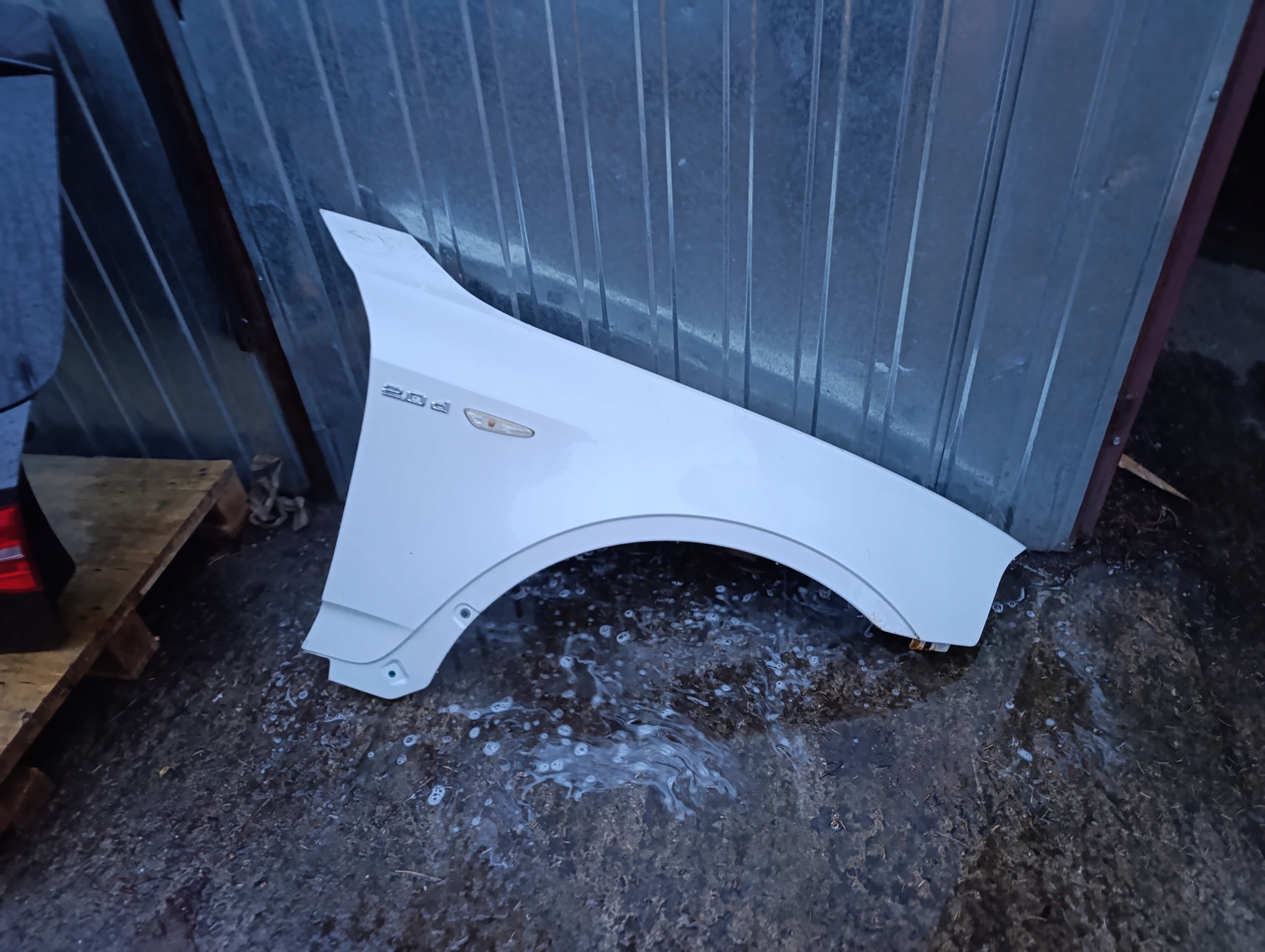 fender right front right front bmw X3 E83 A300 ALPINWEISS