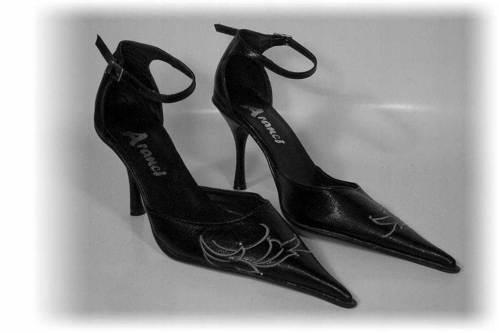 SZPILKI SZPILECZKI ARANCI BUTY HAFTOWANE CZUŁENKA Długość wkładki 24 cm