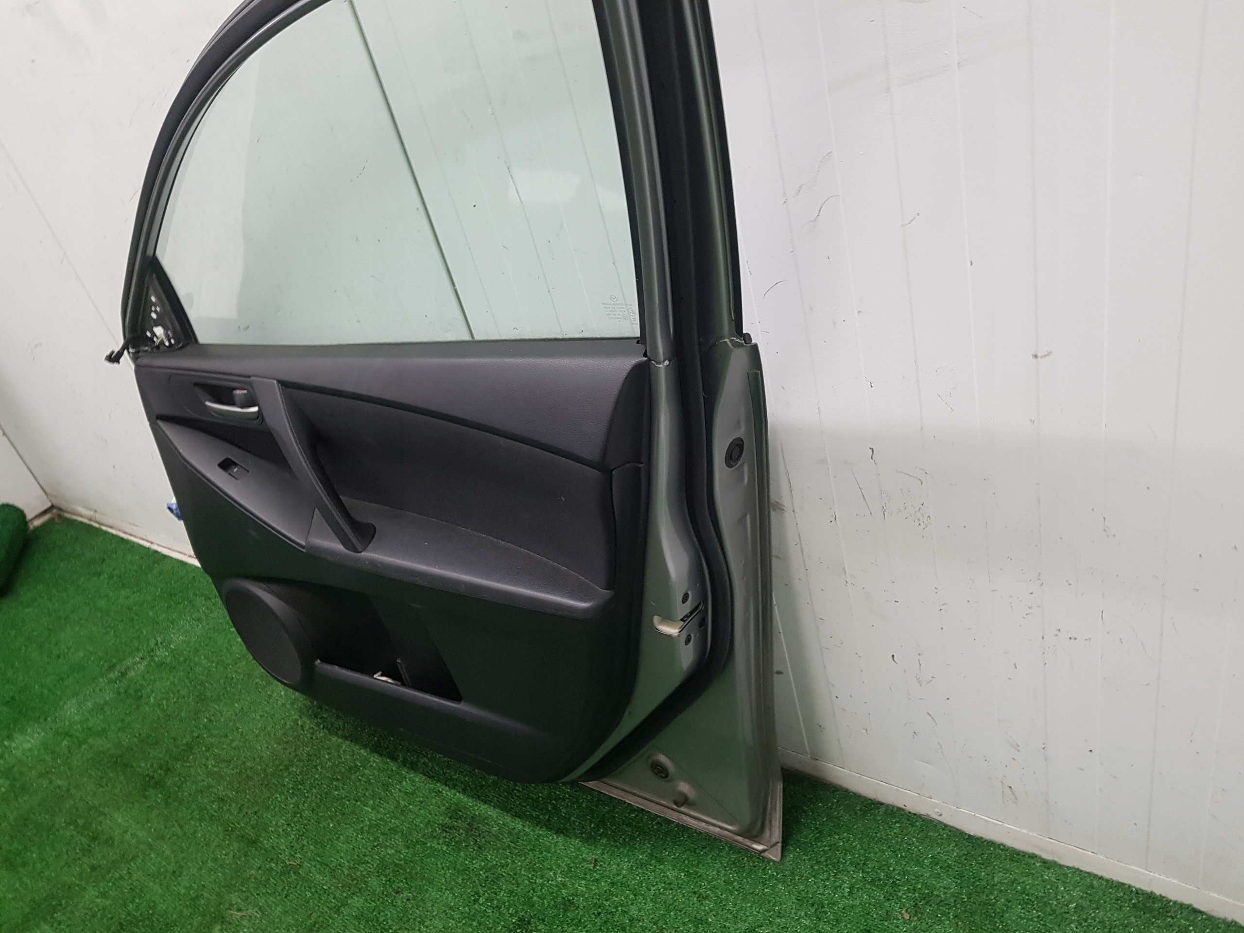 tür rechts vorne MAZDA 3 II 2010 code LAKIERU FE27A