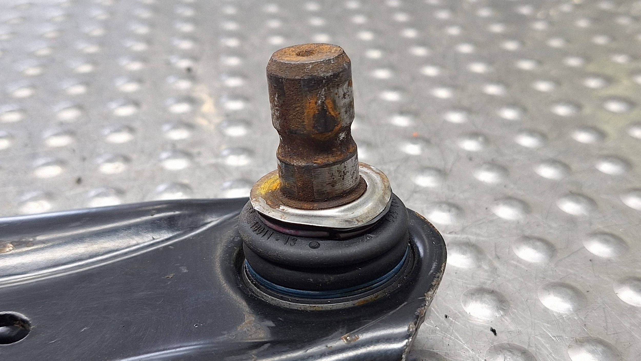 arm left front H1BC-3051L FORD FIESTA MK8