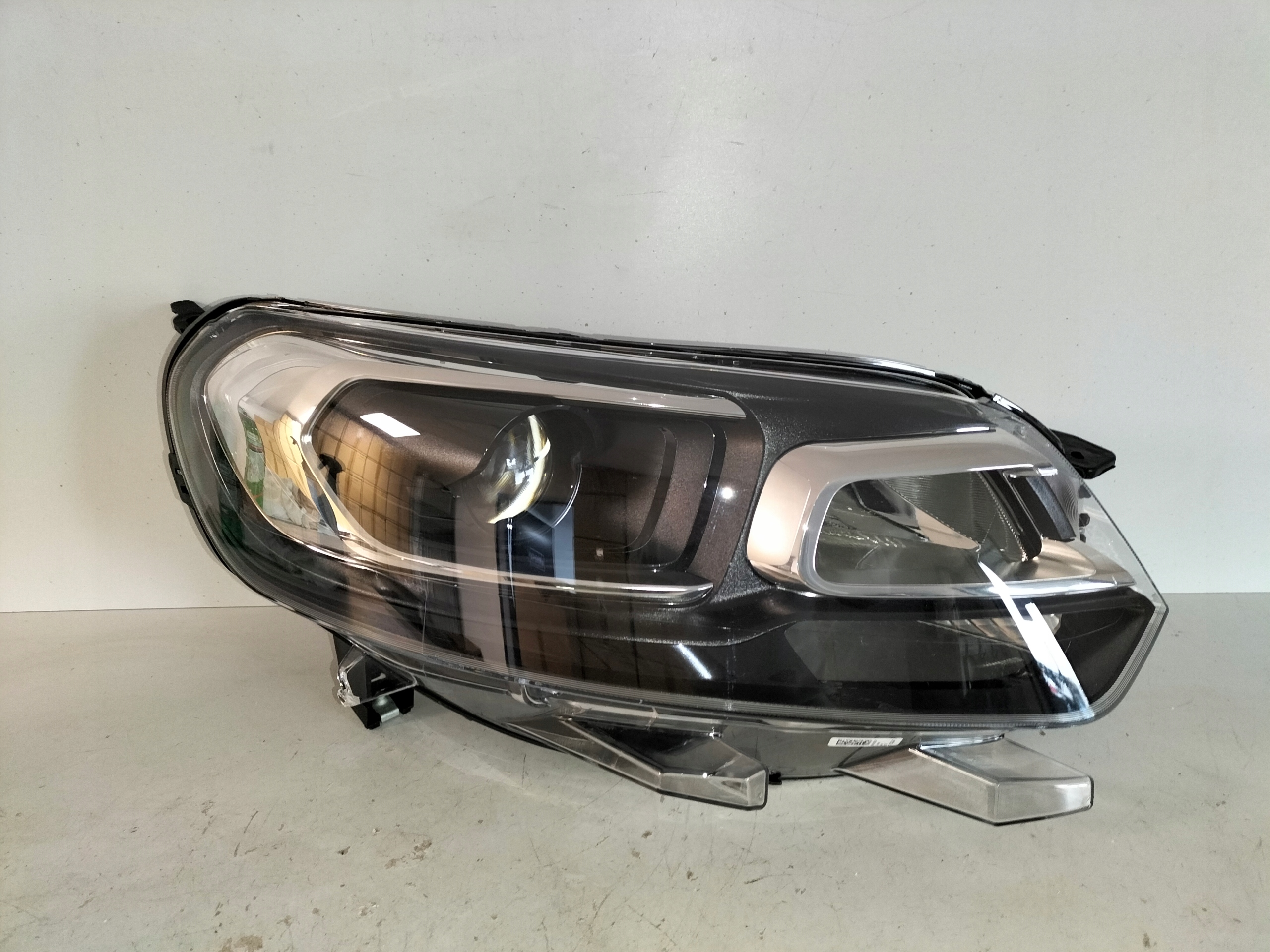 light front reflektor right CITROEN JUMPY III 16- SAPCETOURER XENON