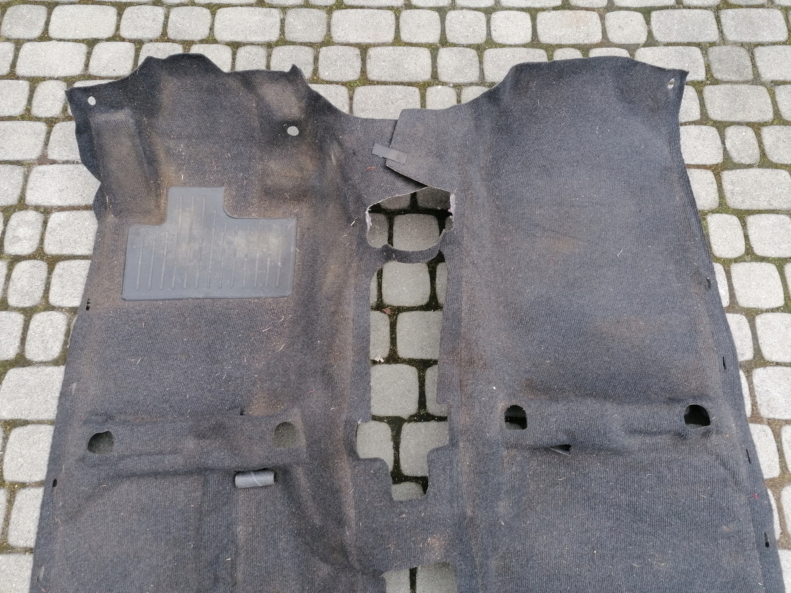 MITSUBISHI L200 V DYWAN WYKŁADZINA KABINY 2015- Typ samochodu 4x4/SUV Samochody osobowe