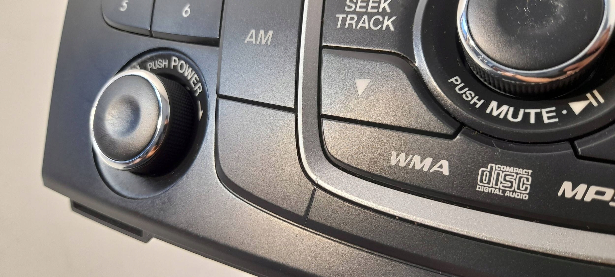 Mazda 5 Panel / Radio CD/DVD CG15669R0 (R540)