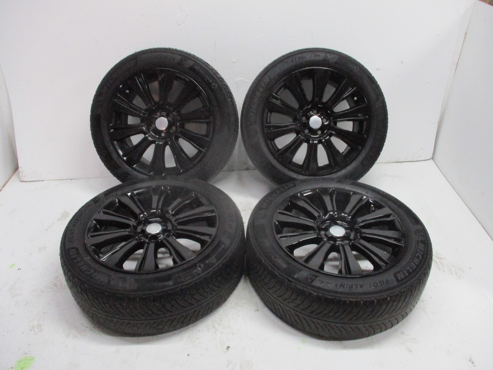 wheels discs tyres Range Rover Evoque R19 5MM M+S