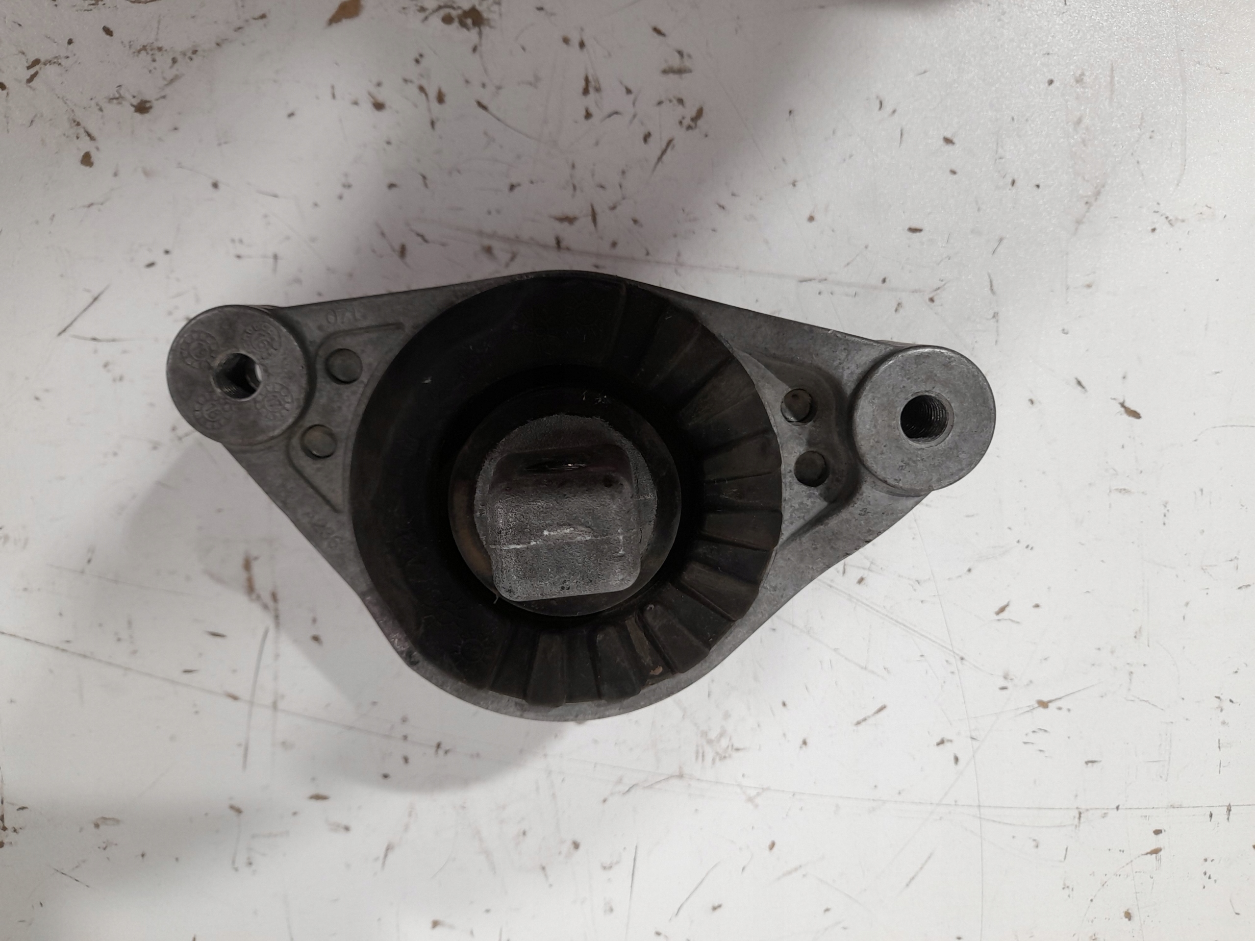 MASERATI GHIBLI M157 engine mount 3.0D right 06700389770 (N8)