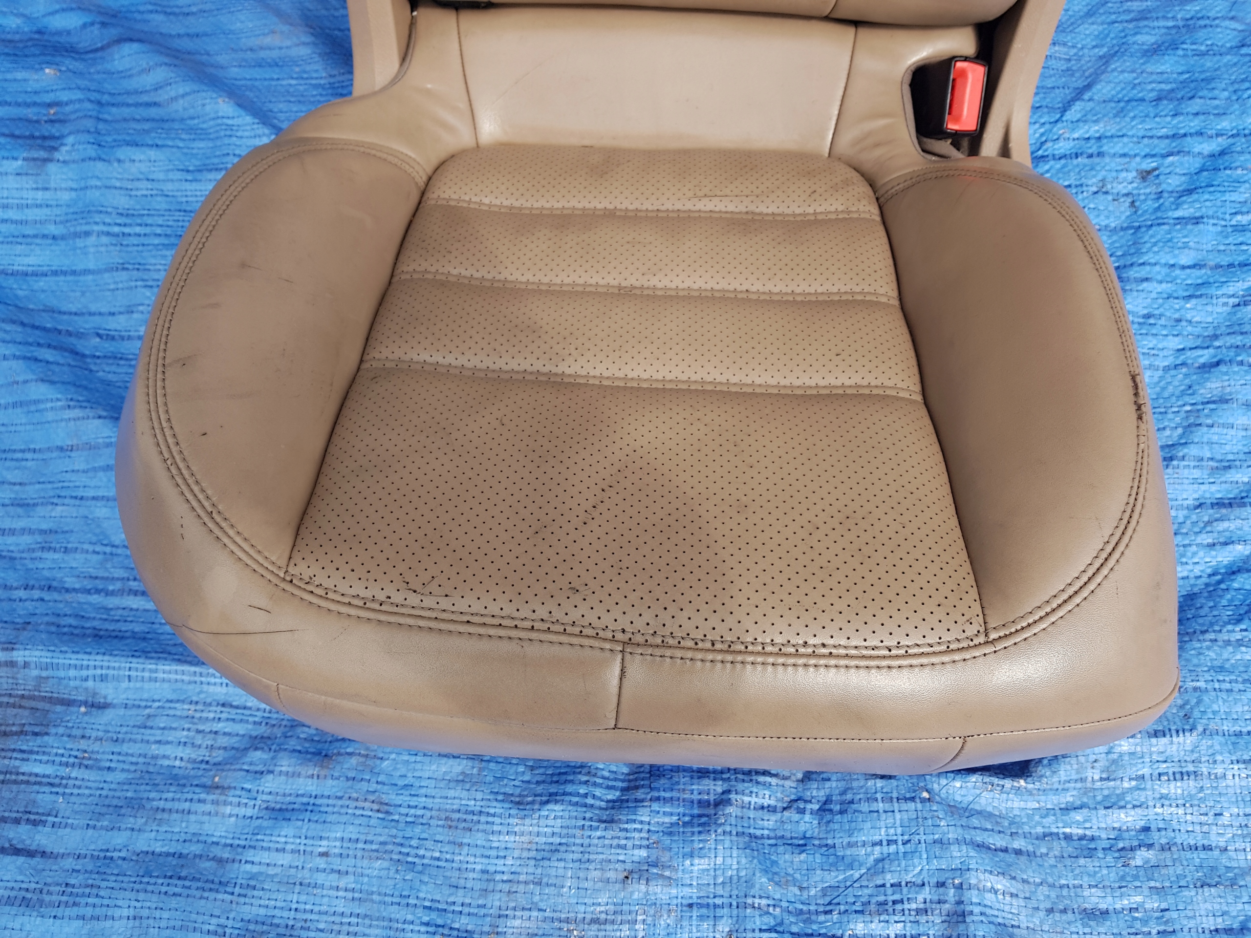 PORSCHE CAYENNE II 7P Sitz rechts heck hinten