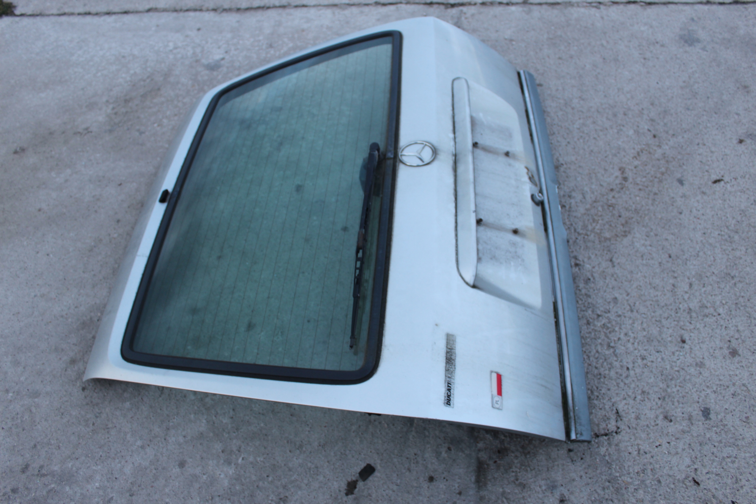 MERCEDES 124 KLAPA TYŁ KOMBI