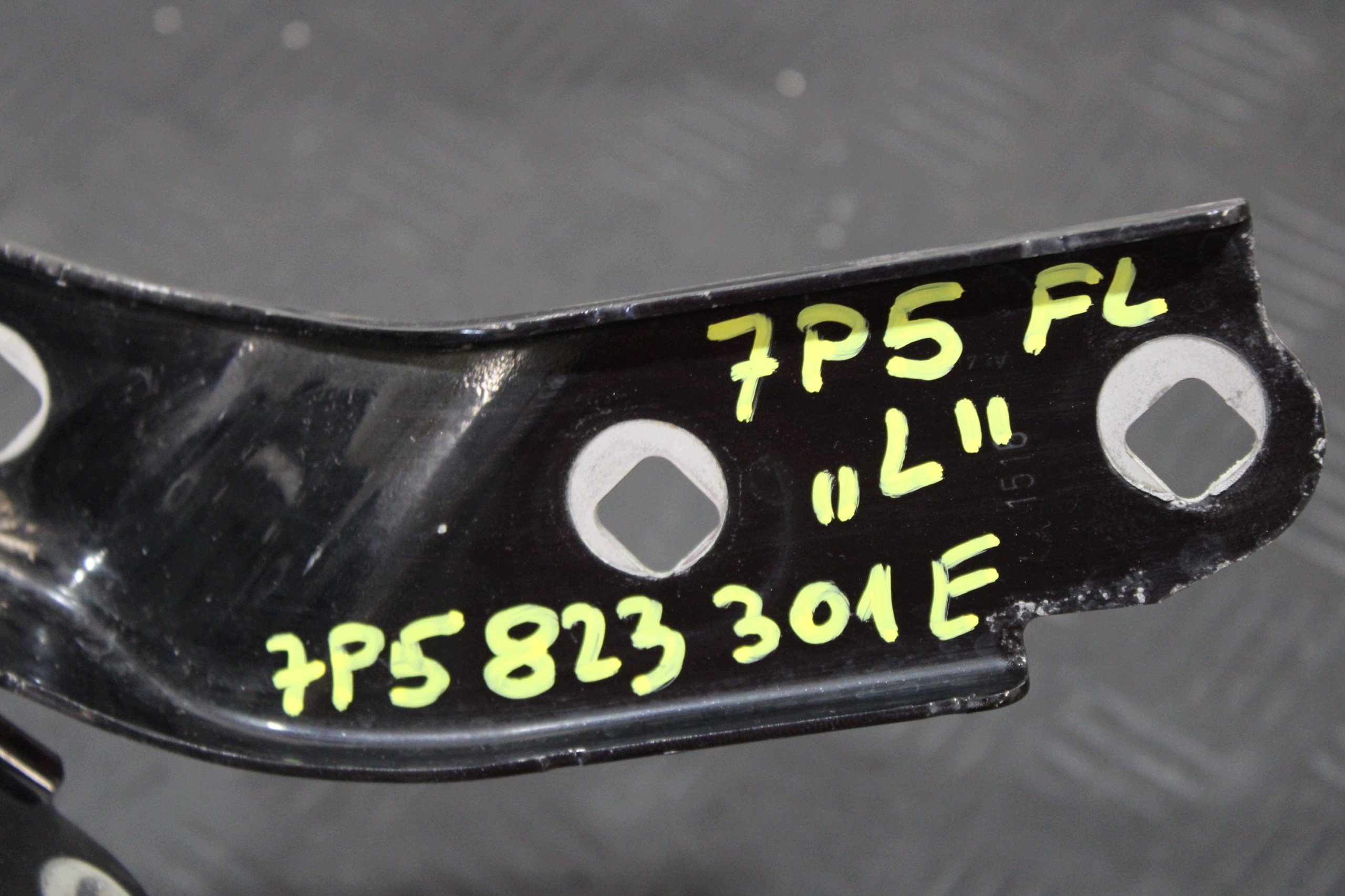 hinge bonnets left front 7P5823301E PORSCHE CAYENNE II 2 7P5 LIFT
