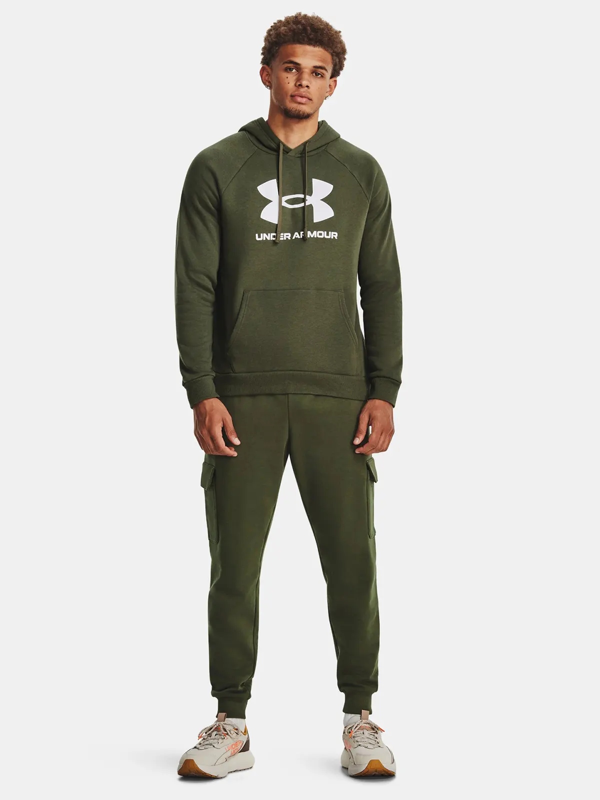 BLUZA MĘSKA Z KAPTUREM UNDER ARMOUR DRESOWA SPORTOWA BAWEŁNA 1379758 Dekolt okrągły