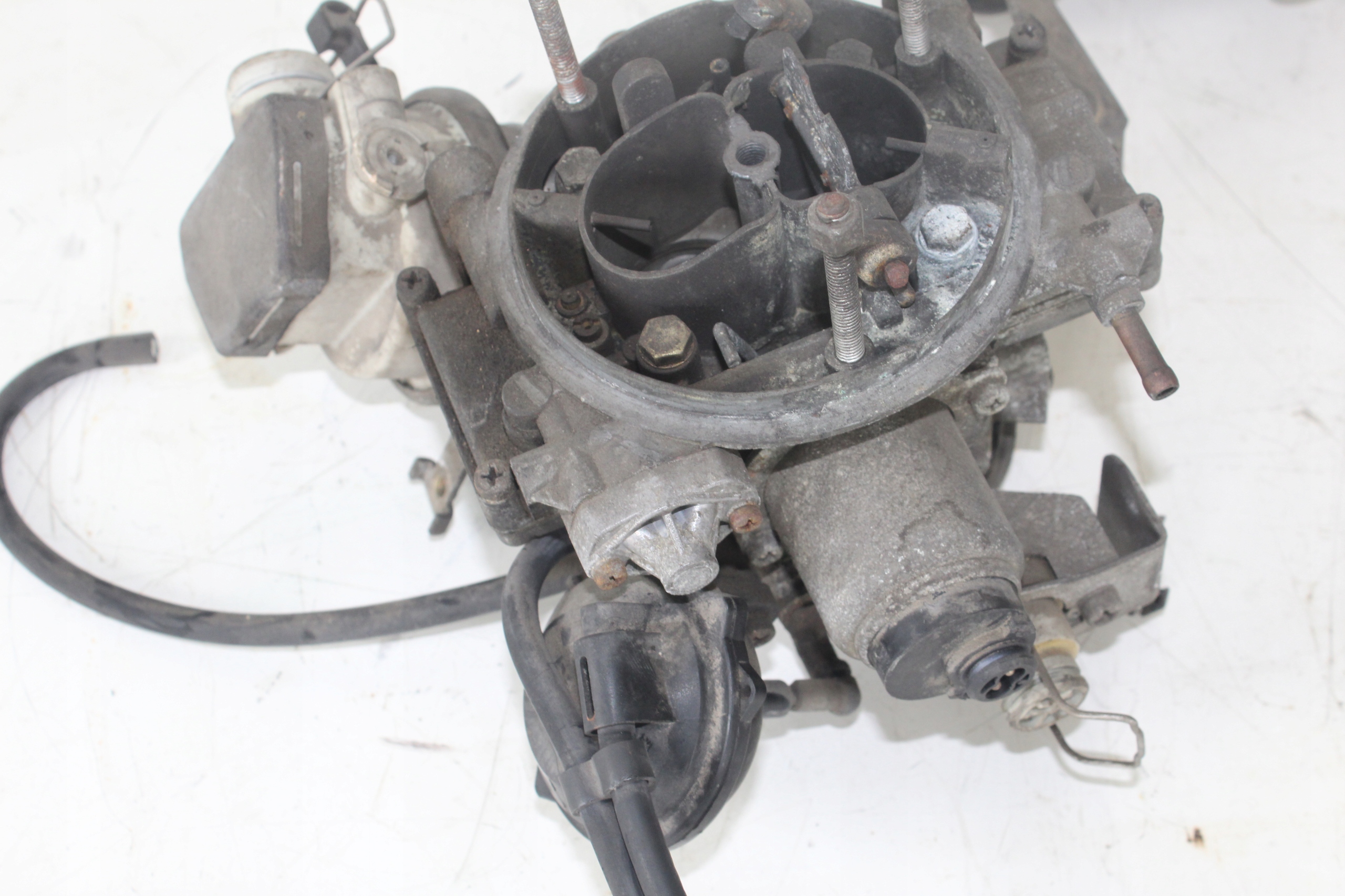 GAŹNIK PIERBURG 2BE BMW E21 E28 E30 1.6 1.8 B Typ samochodu Samochody osobowe