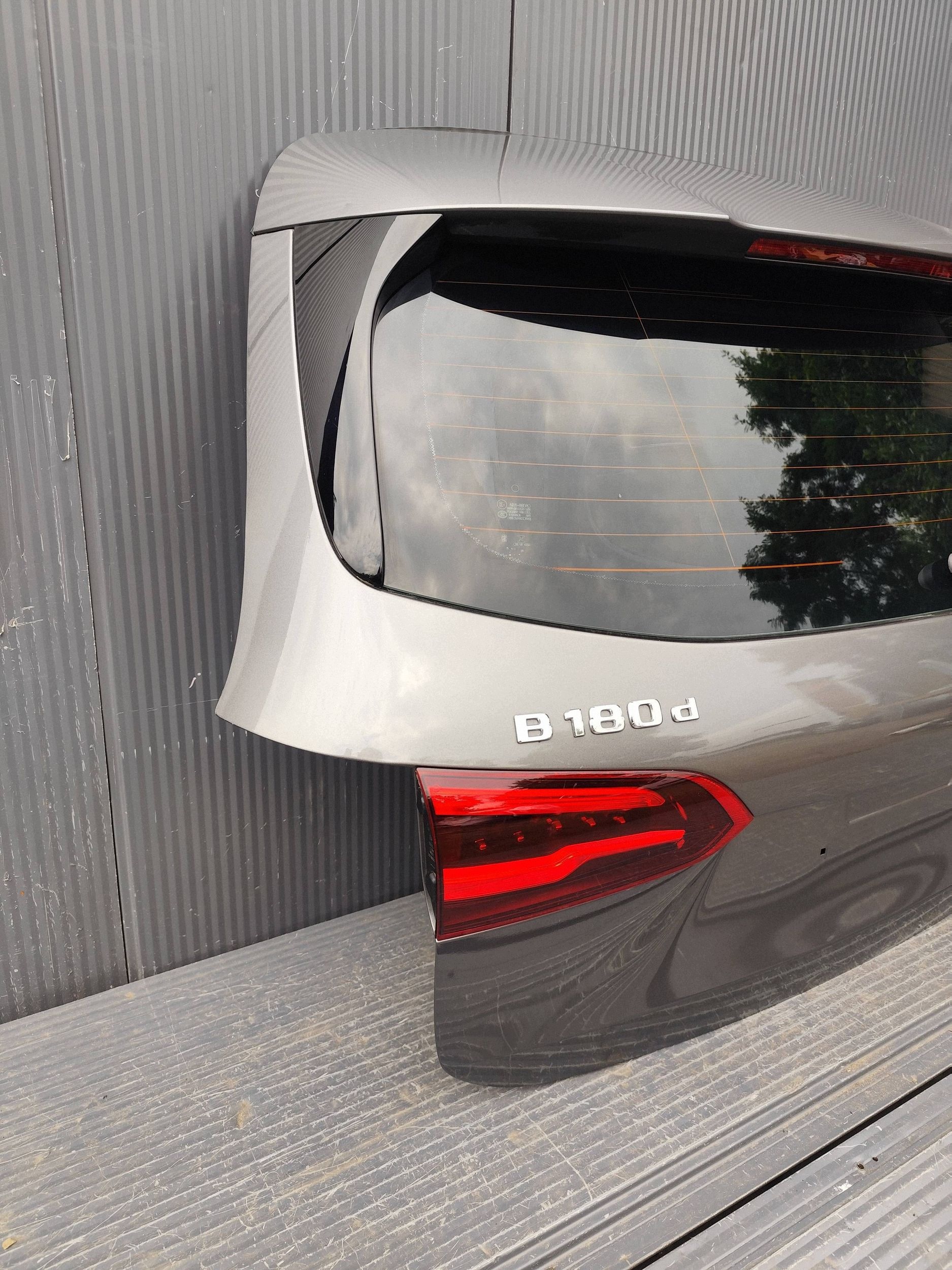 MERCEDES B-KLASA 247 boot doors complete DEMONTAZ