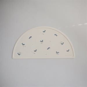 PODKŁADKA SILIKONOWA NA STÓŁ DO NAUKI JEDZENIA MUSHIE WIELORYBKI EAN (GTIN) 810052467856