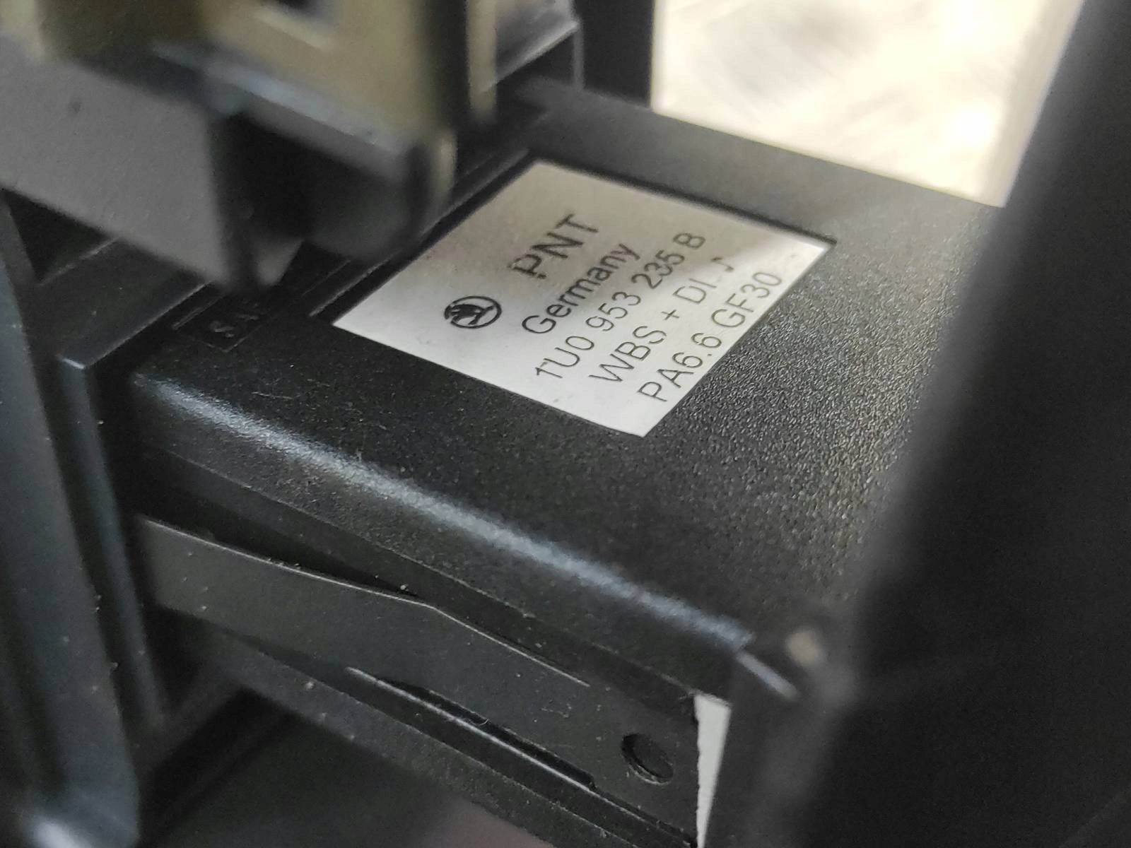 KRATKA NAWIEWU ŚRODKOWA OCTAVIA I FL 1U0820951 Typ samochodu Samochody osobowe