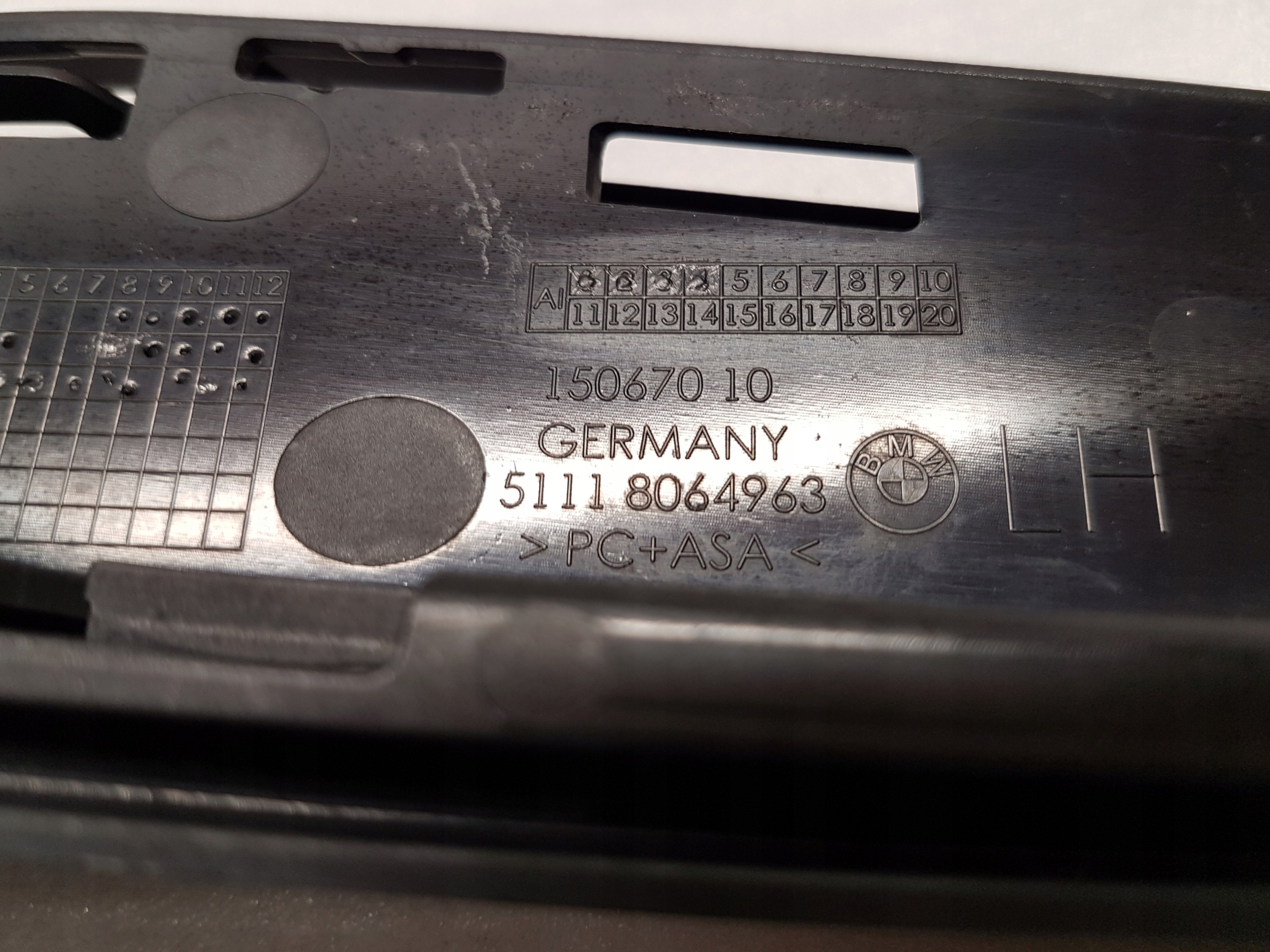 grid of a bumper left front BMW 5 G30 G31 m-packet 8064963