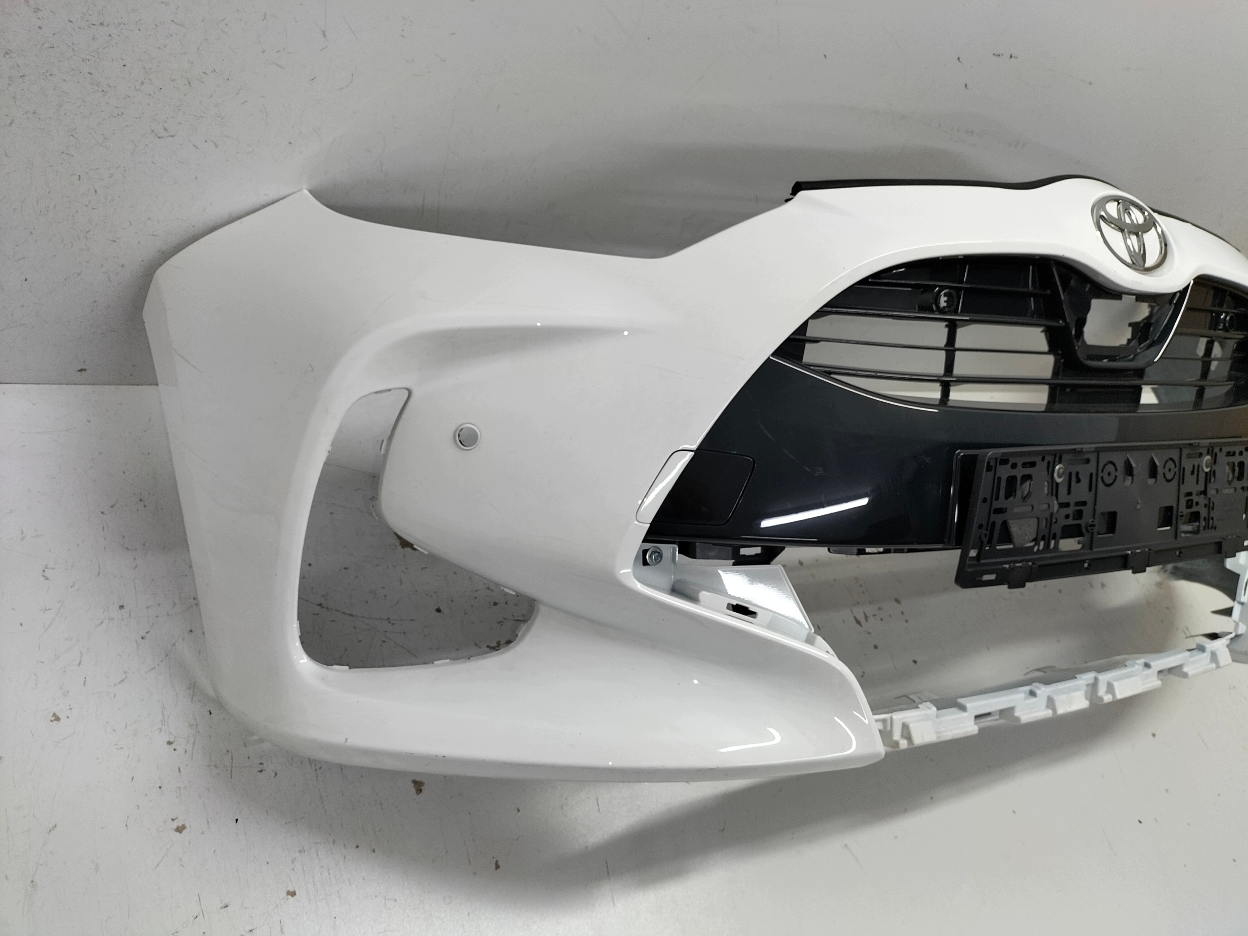 front bumper front TOYOTA YARIS 4 IV 20