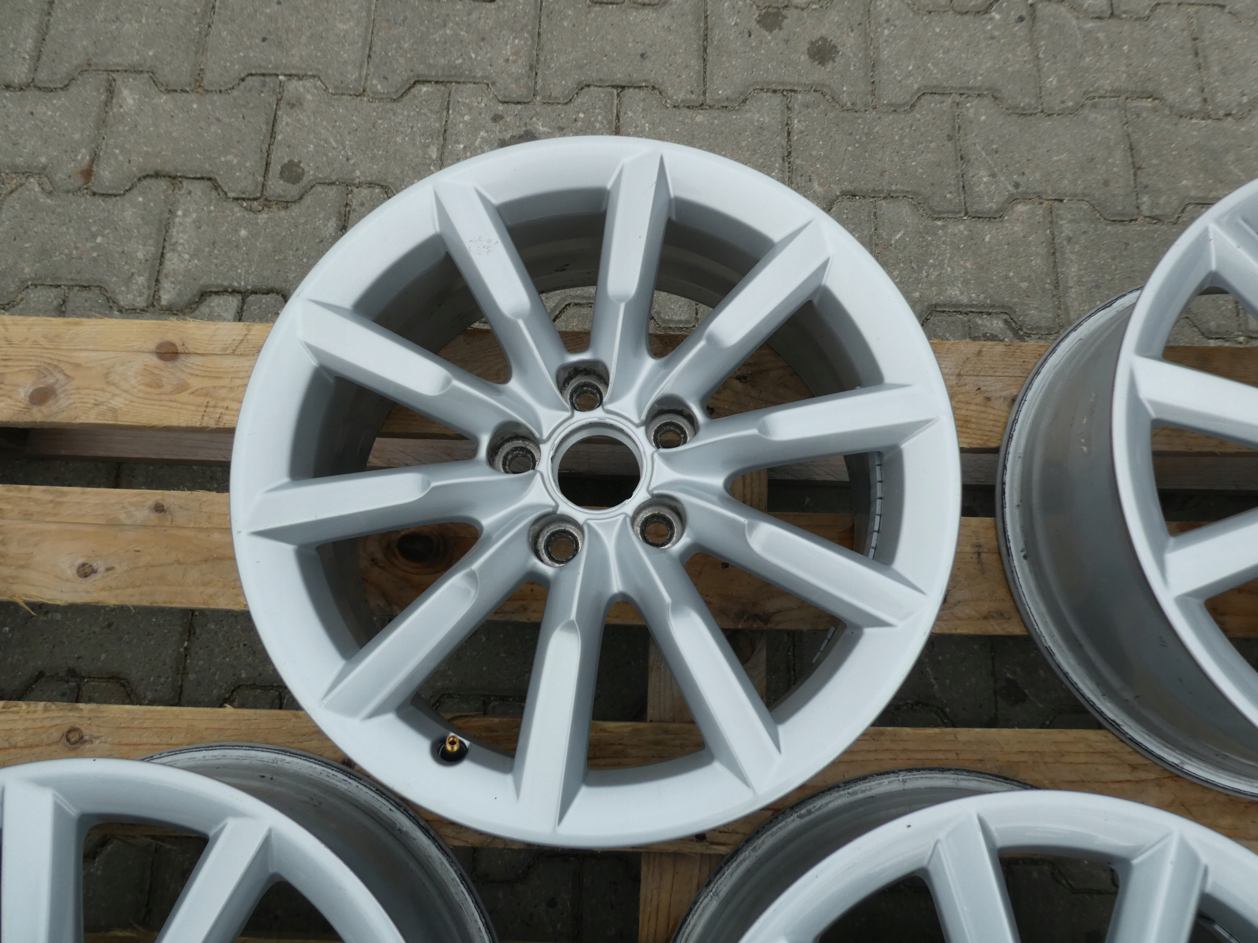 4X discs aluminium disc 8U0601025B AUDI 5X112