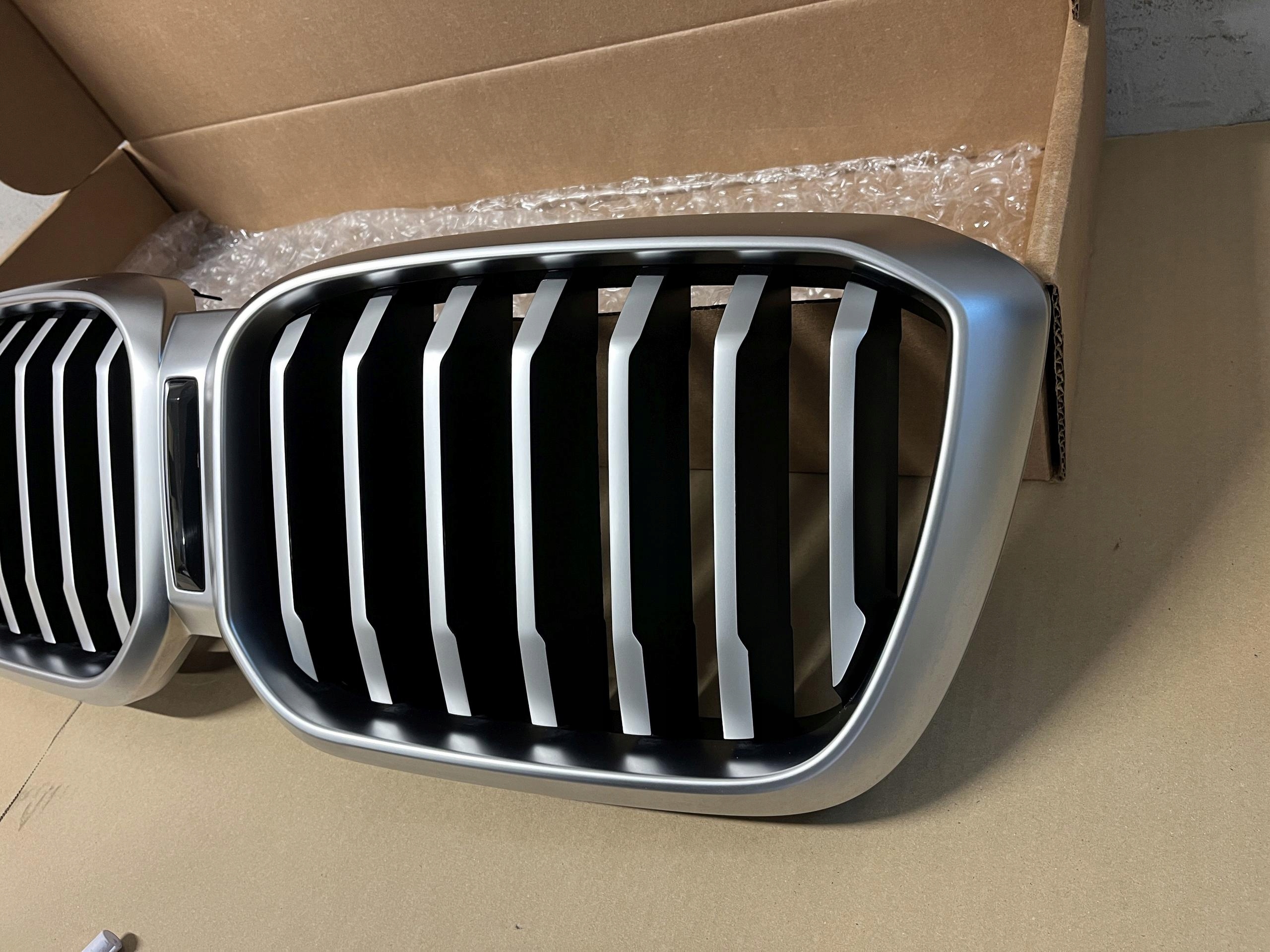 BMW X3 X4 G01 G02 LCI LIFT GRILL NERKI 10627111 Producent części BMW OE
