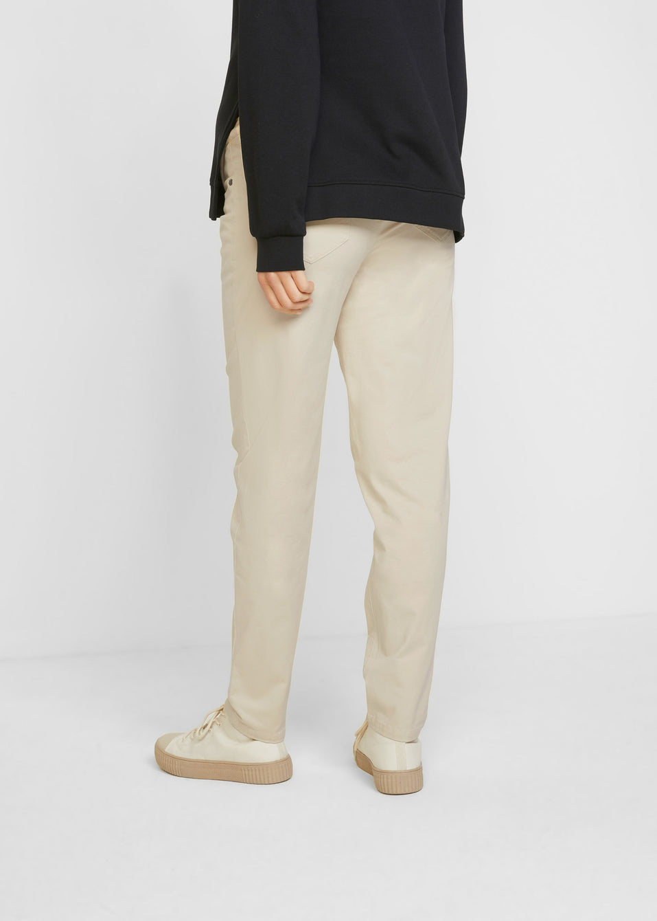 HJ89 SPODNIE CIĄŻOWE PROSTE KLASYCZNE 48 BEŻOWE Cechy dodatkowe brak