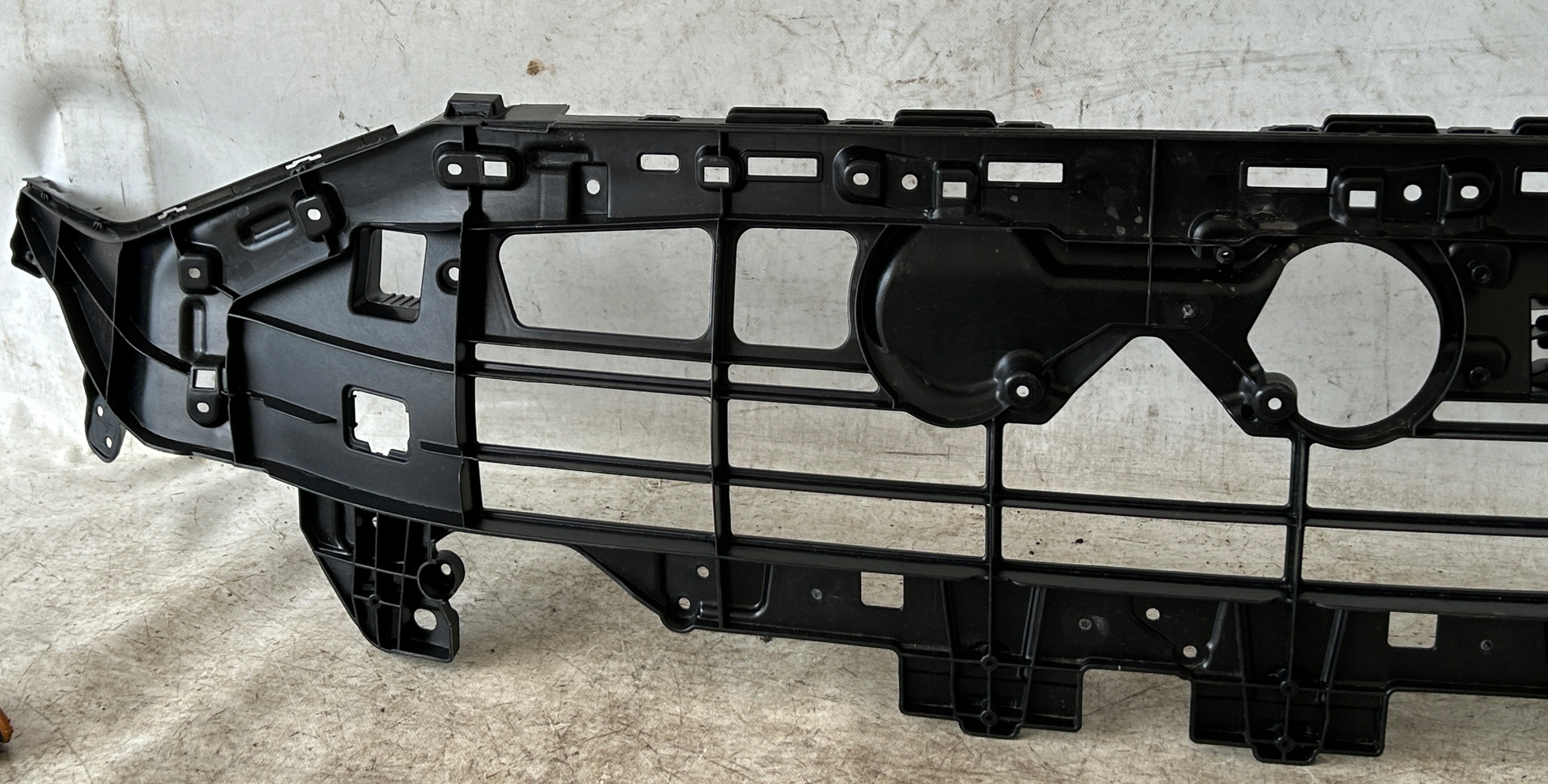 pillar GRILLA grille AUDI E-TRON 4KE807233