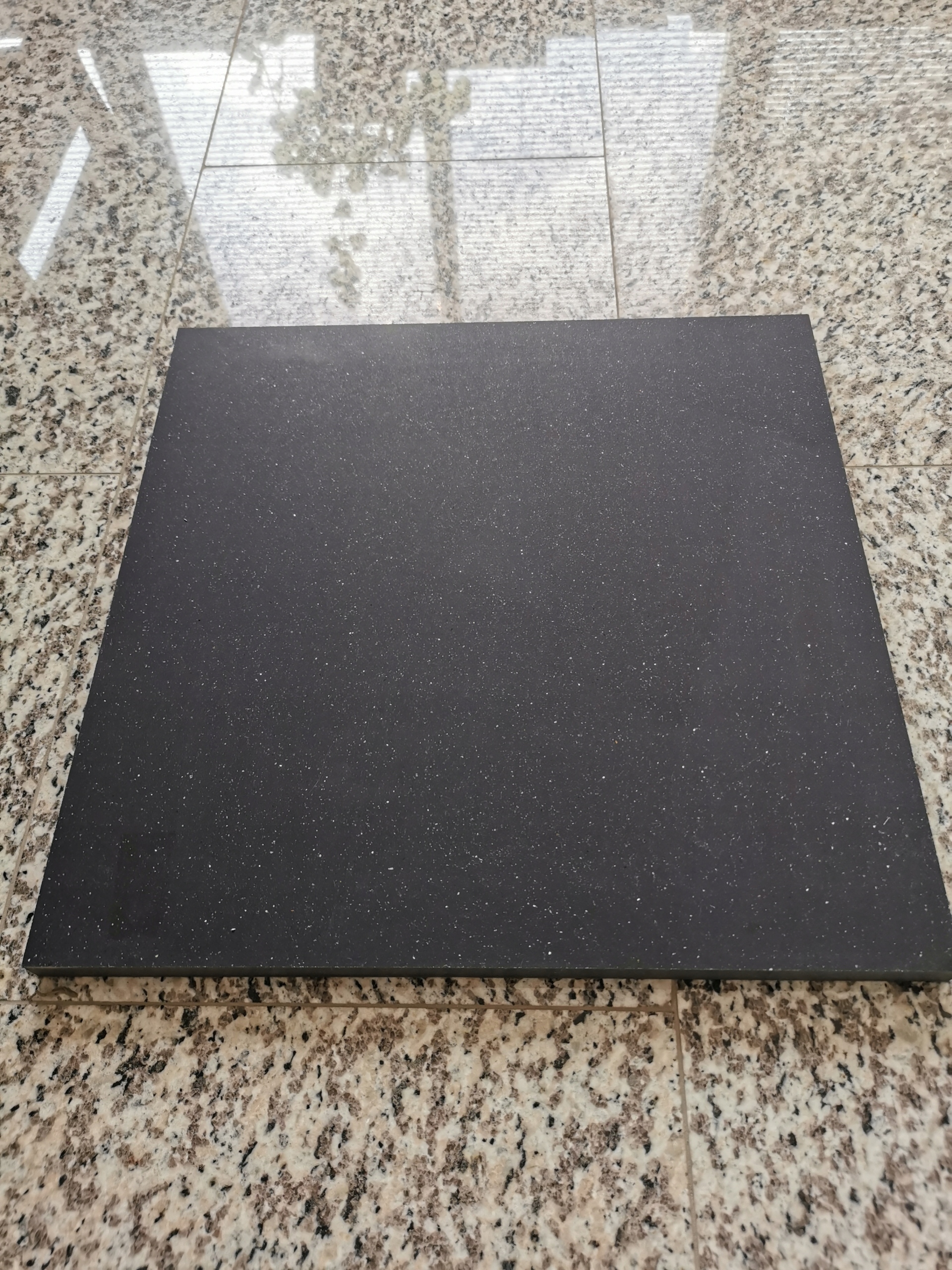 konglomerat kwarcowy naron 40x40x2cm poler Typ płytki kamienne