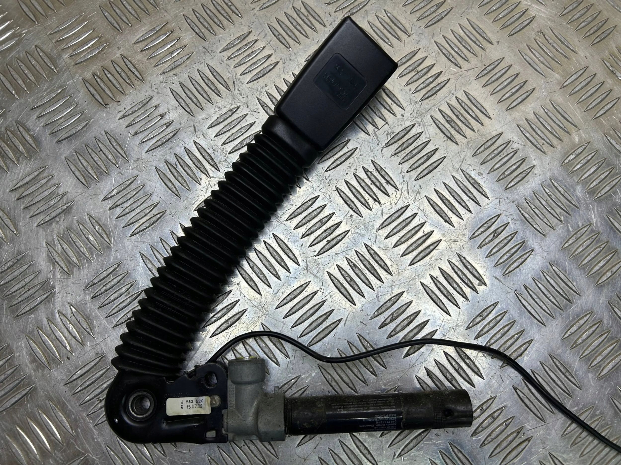 Spanner vorne öv, szíj Sicherheits rechts BMW 5 E60 E61 6982520