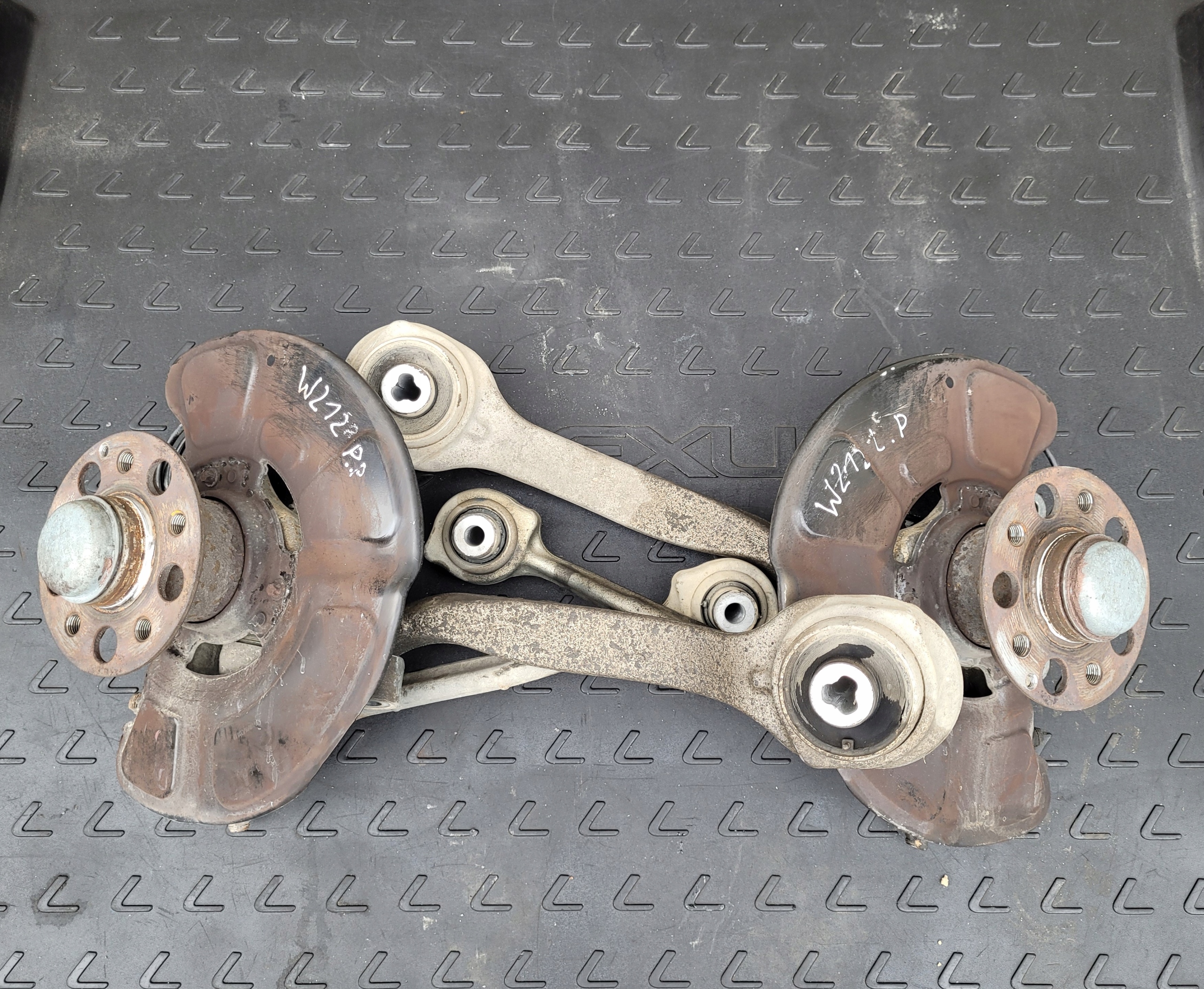 swing front right left MERCEDES W212 E300 2.2