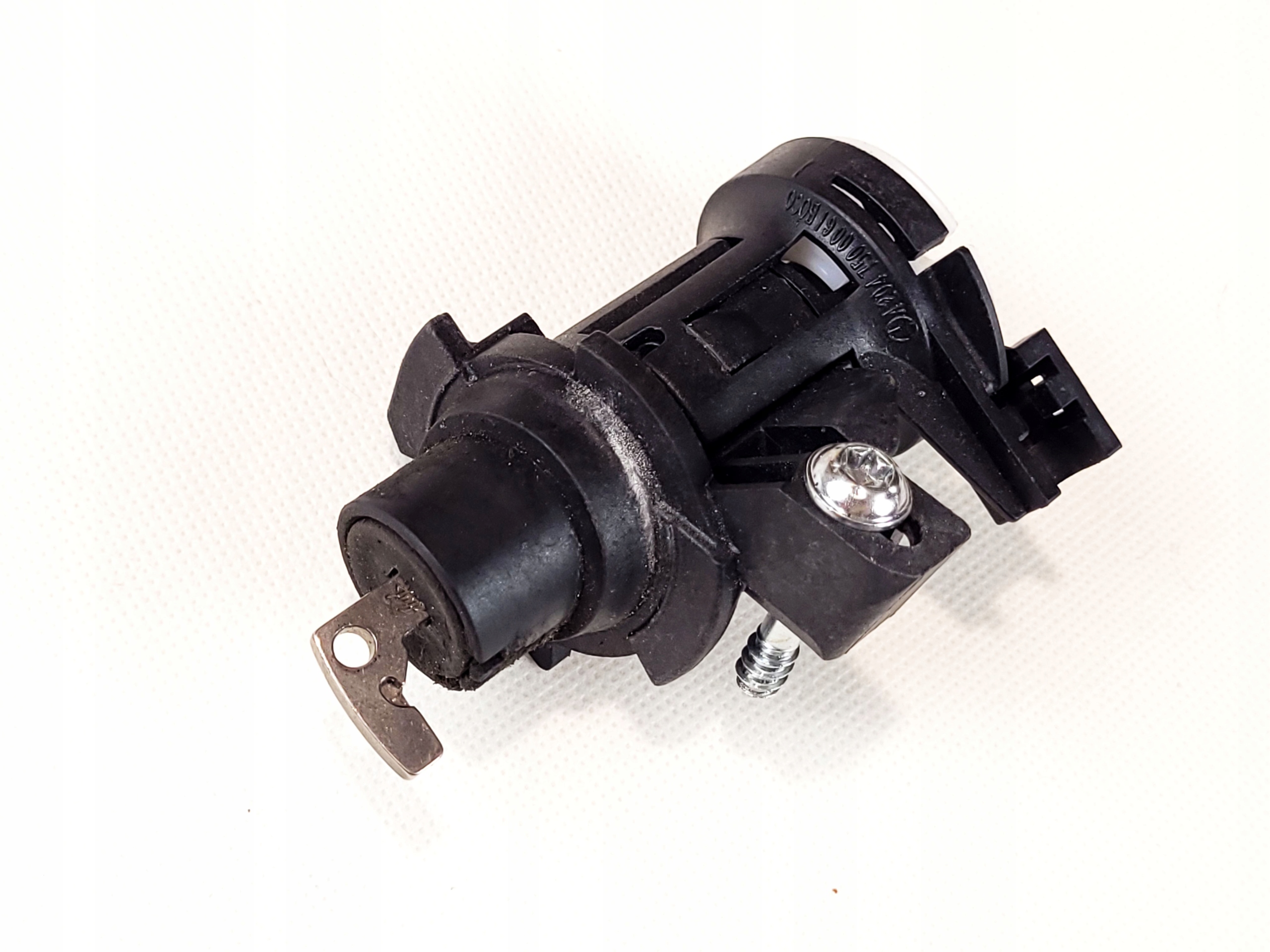 A2047500061 - MERCEDES E W212 седан вставка + ключ закрылки сзади