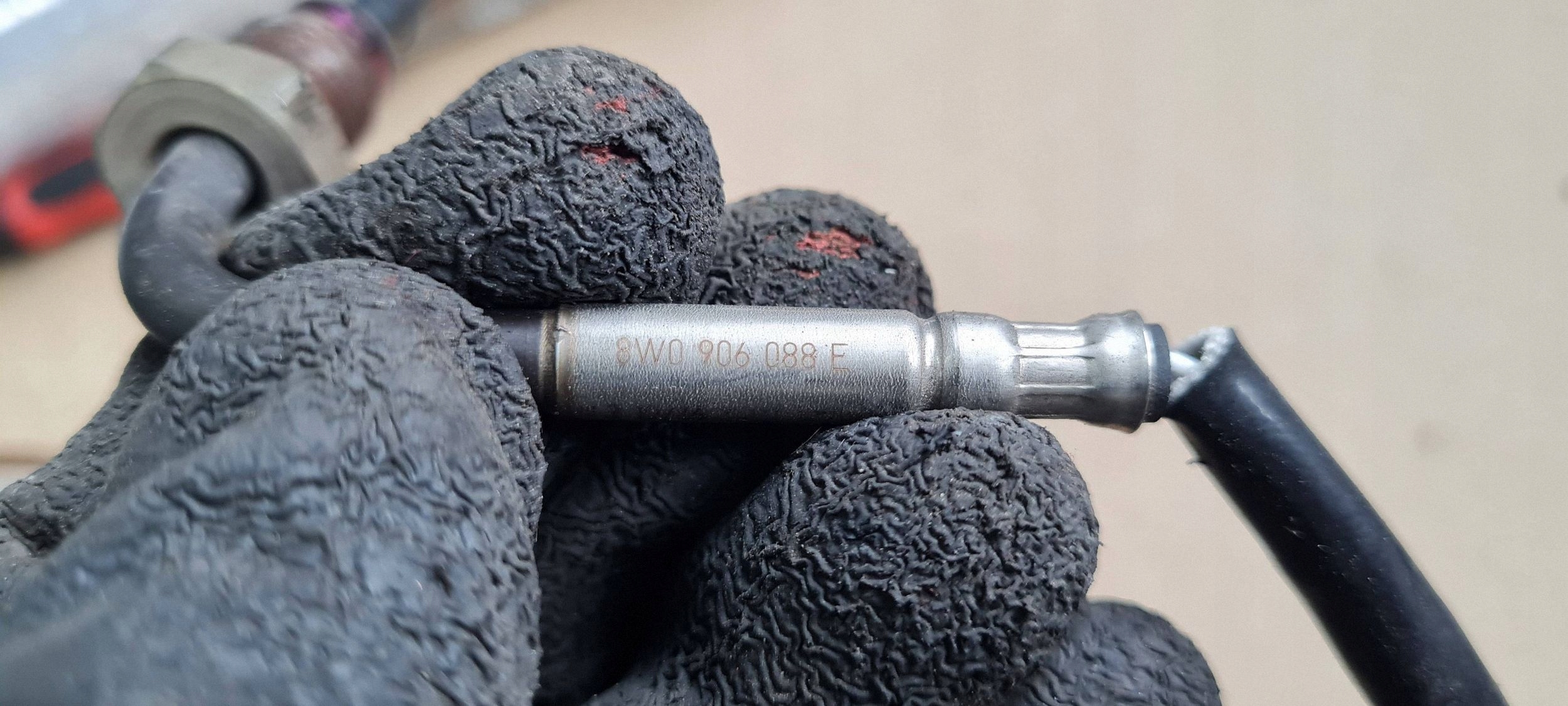 A4 B9 8W Sensor TEMPERATURY Gase 2.0 TDI 8W0906088E A5 8W