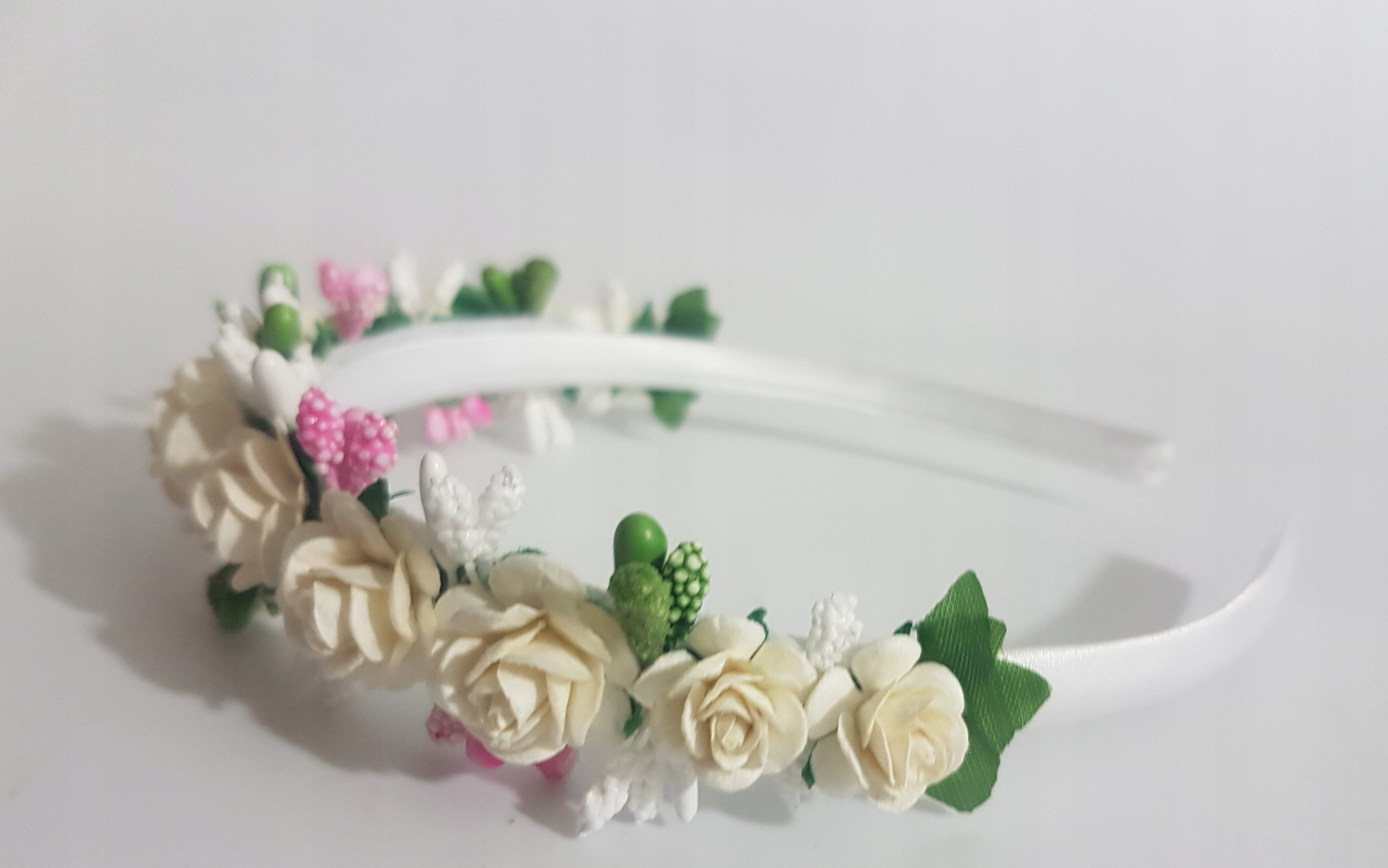 OPASKA KWIATY ECRU+RÓŻ KOMUNIA RÓŻYCZKI Liczba sztuk 1 szt.