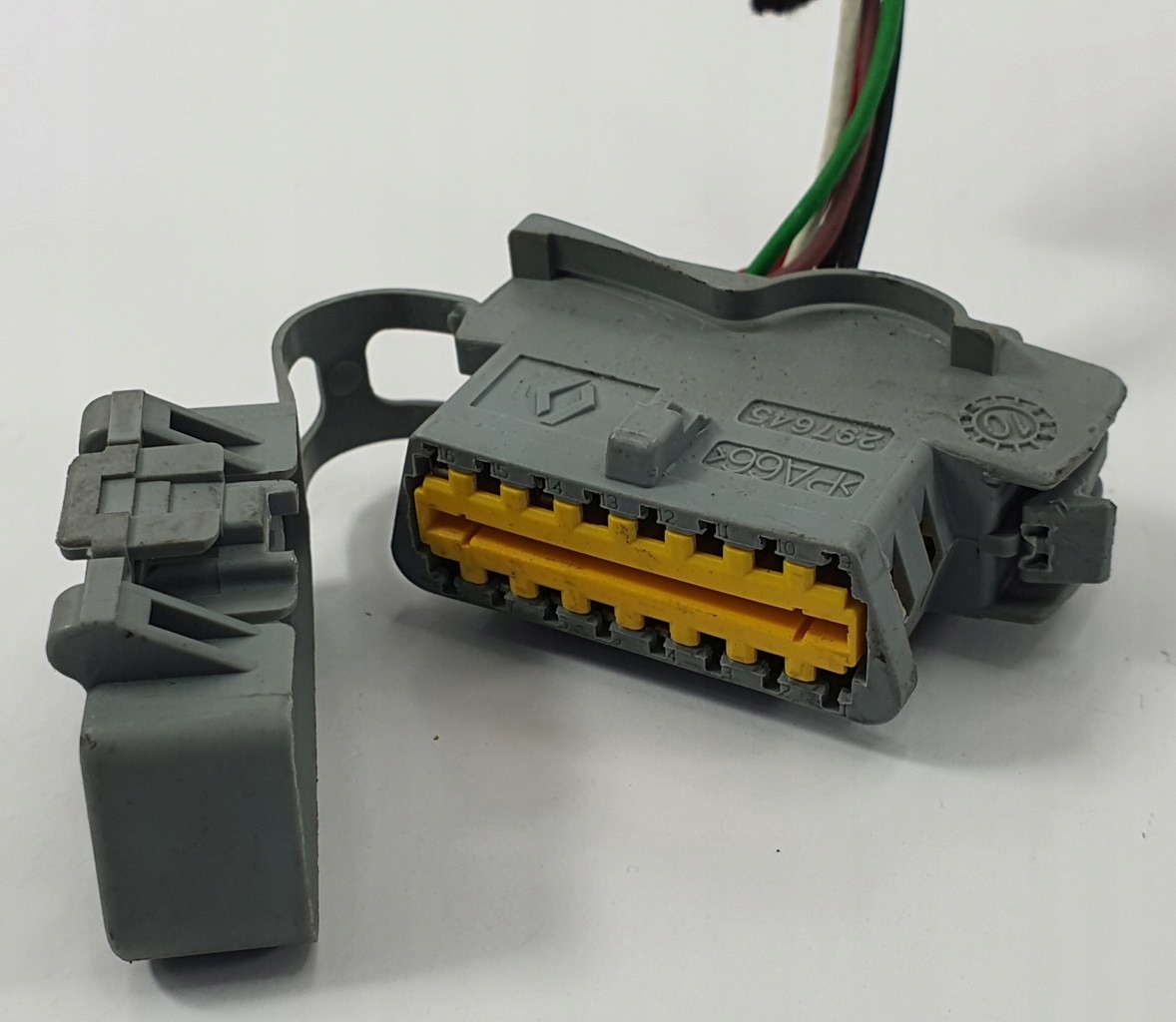 GNIAZDO DIAGNOSTYCZNE OBD2 RENAULT TWINGO II