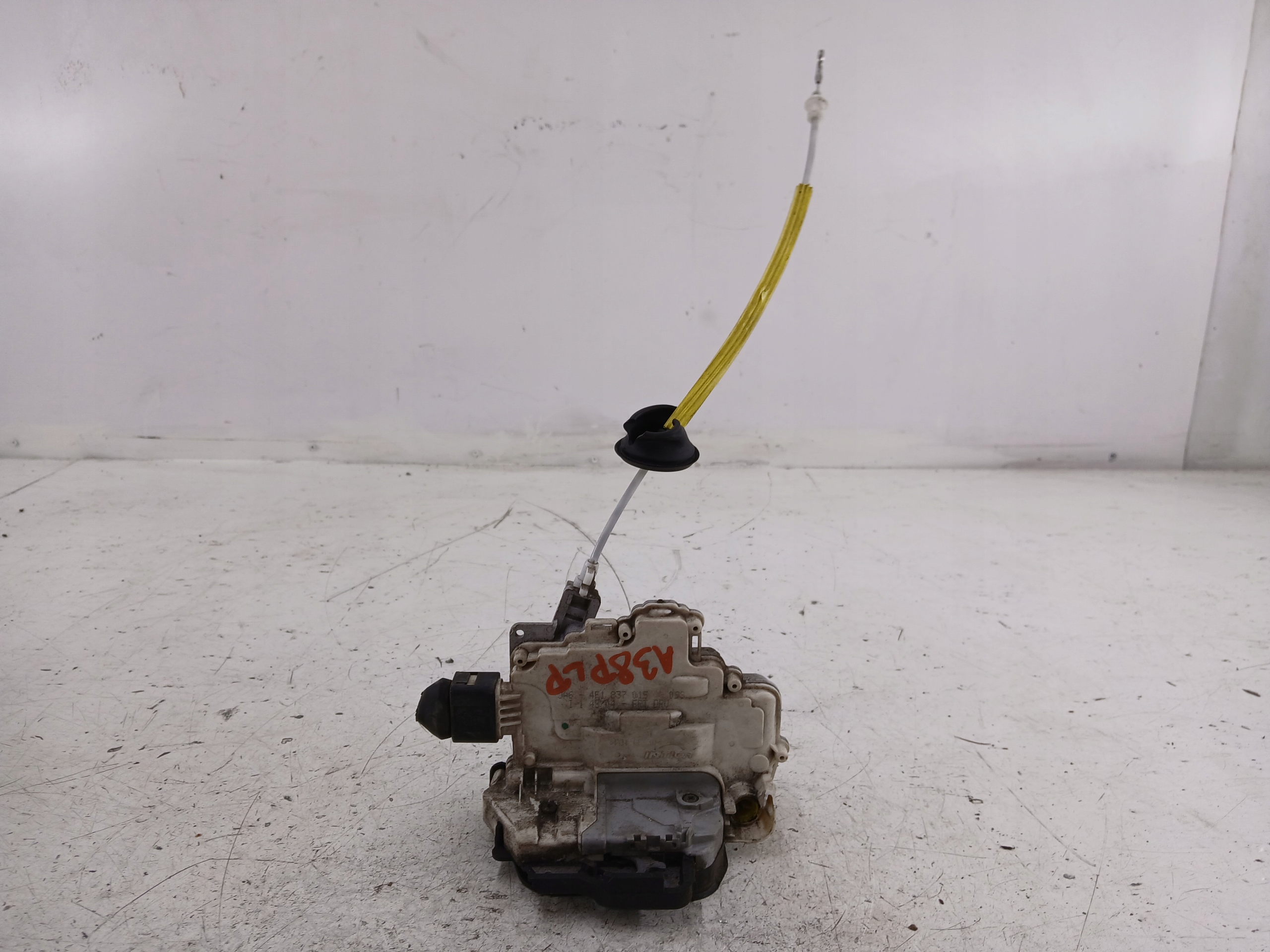 AUDI A3 8P lock door left front 4F1837015