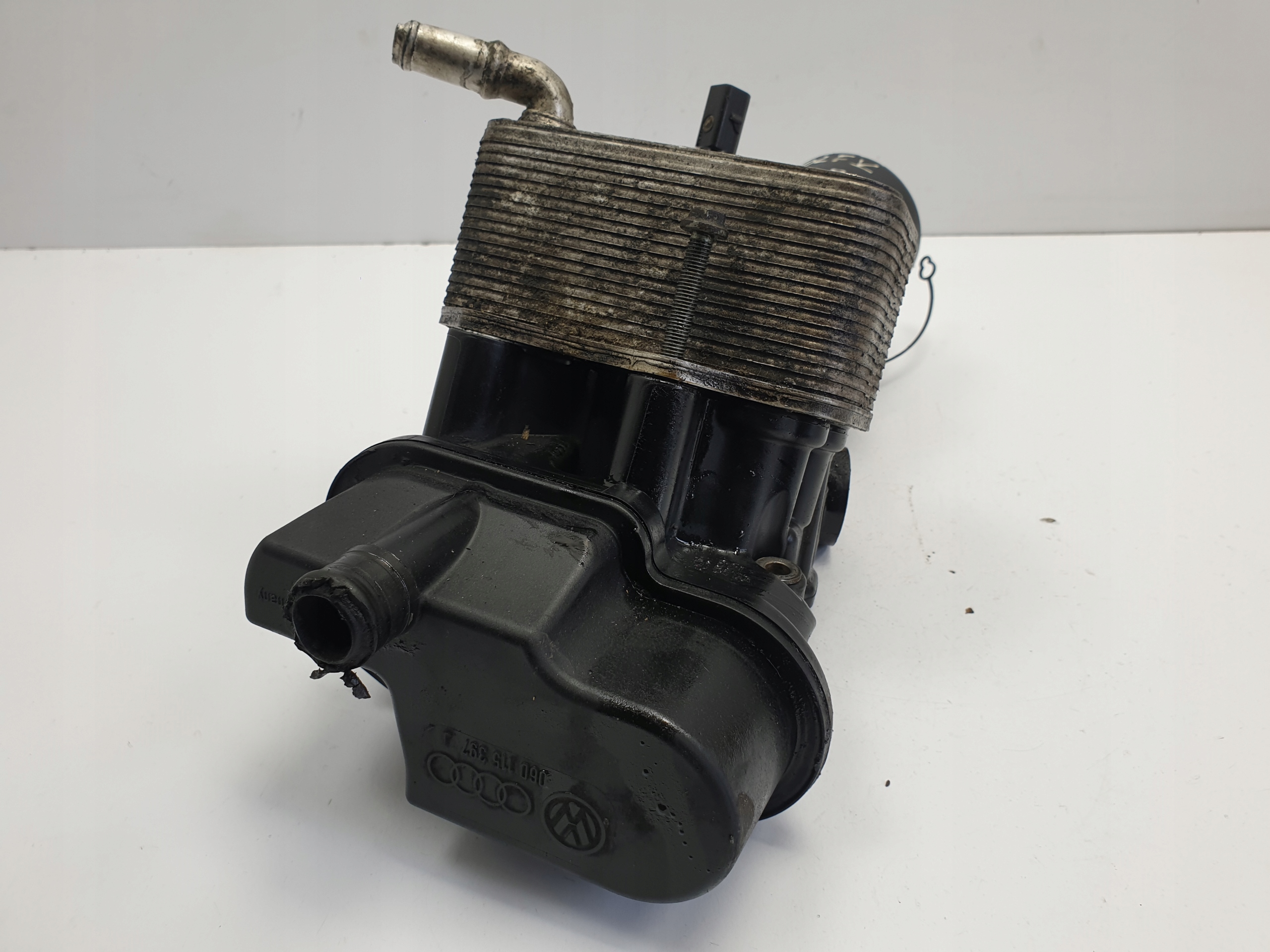 VW Golf V 2 0 FSI OBUDOWA FILTRA OLEJU podstawa Engine Type Gasoline
