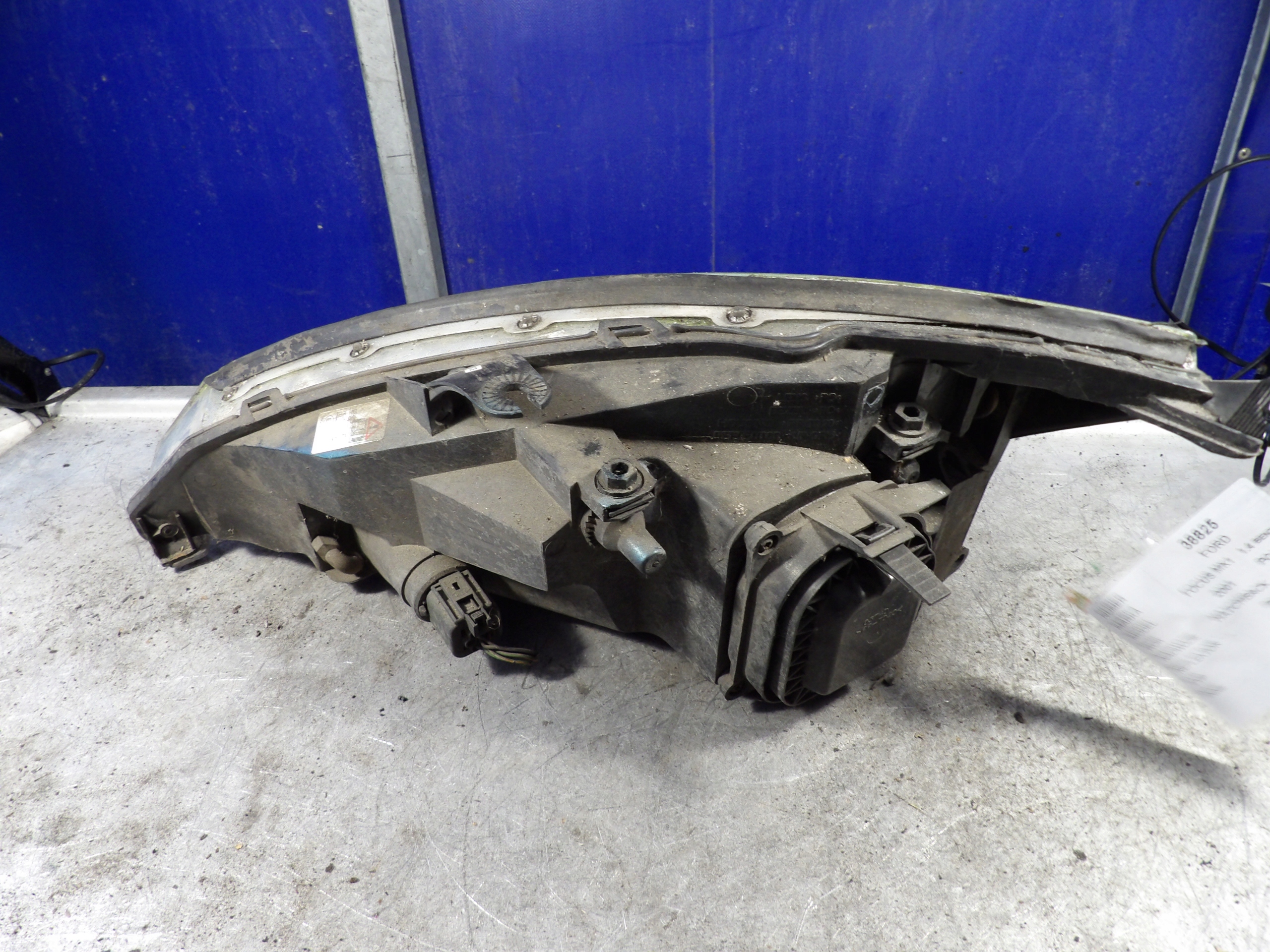 Ford Focus MK1 light front right XS4X-13005