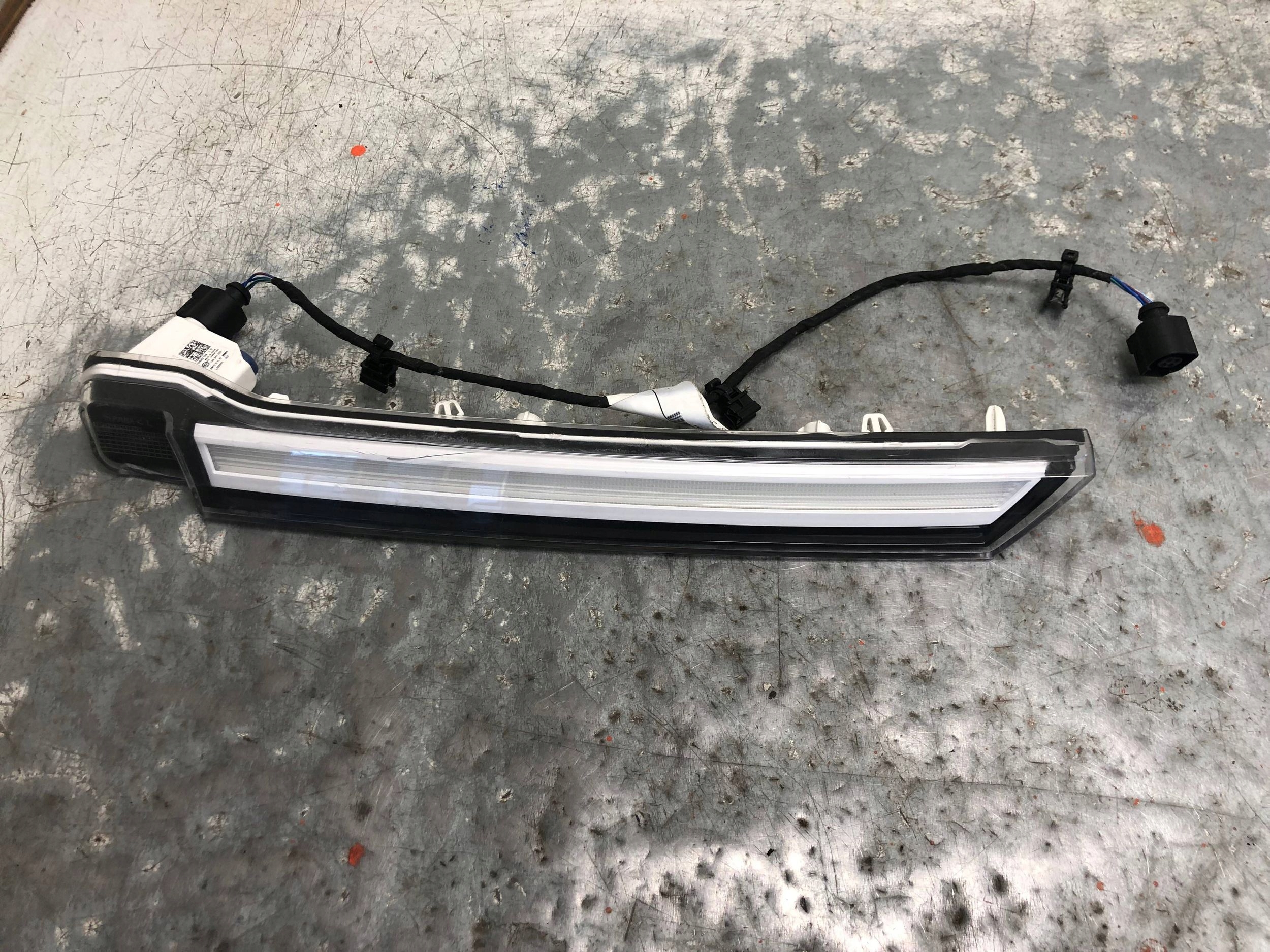 light LED DRL left front VW ID7 ID.7 14A971014