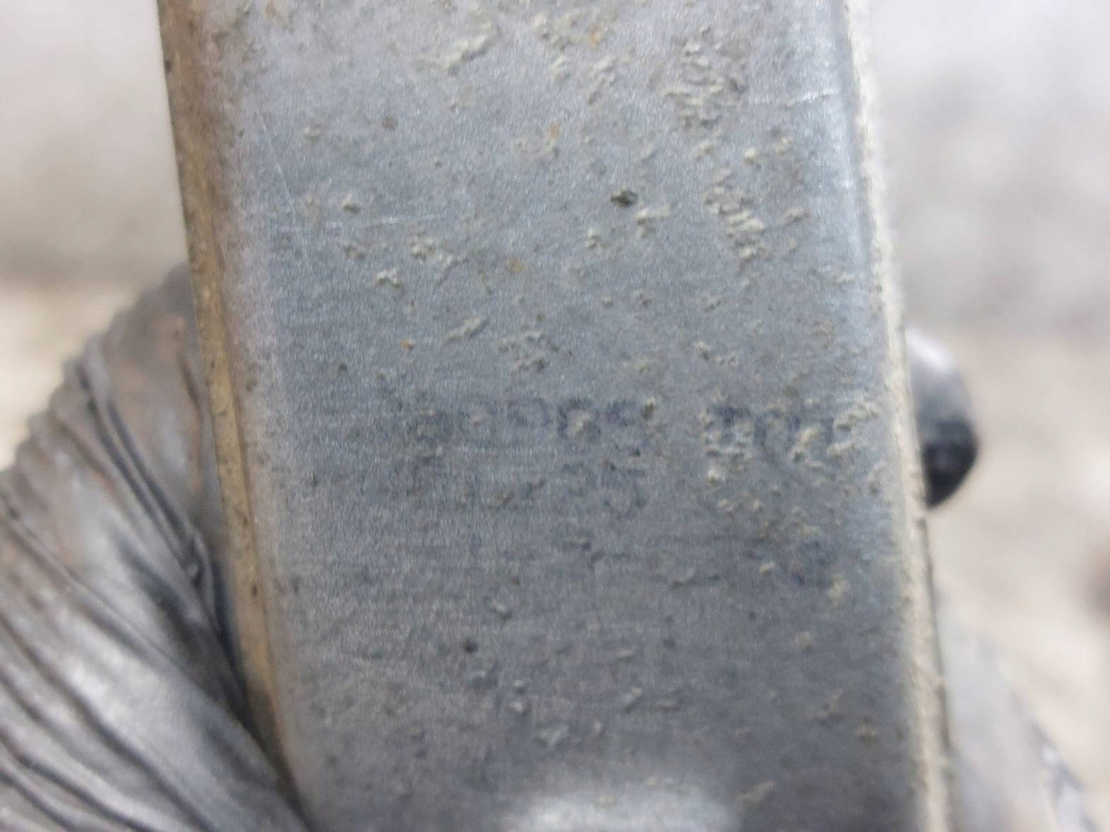 čepu otoč pravý předek AUDI A4 B8 08245BF246J