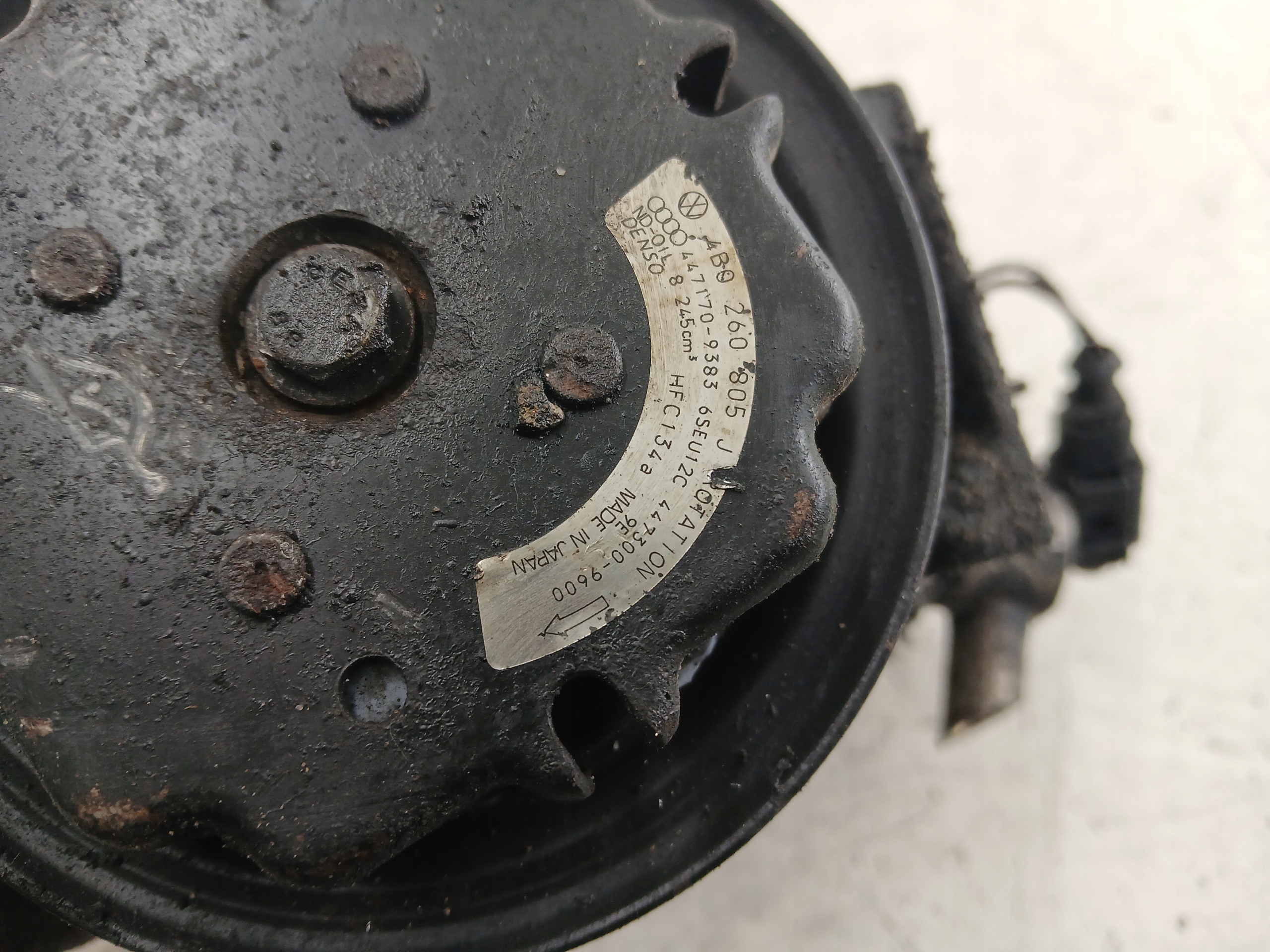 AUDI A6 C5 2.5 TDI compressor; of the air conditioning compressor 447220-8813