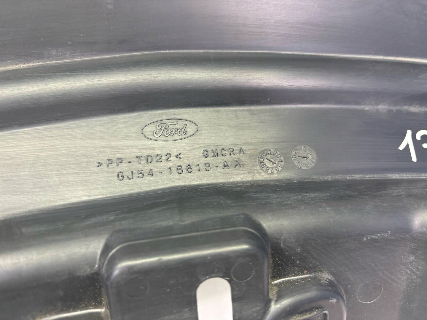 kryt stěny předního Ford Kuga 2 2016 GJ54-16613-AA