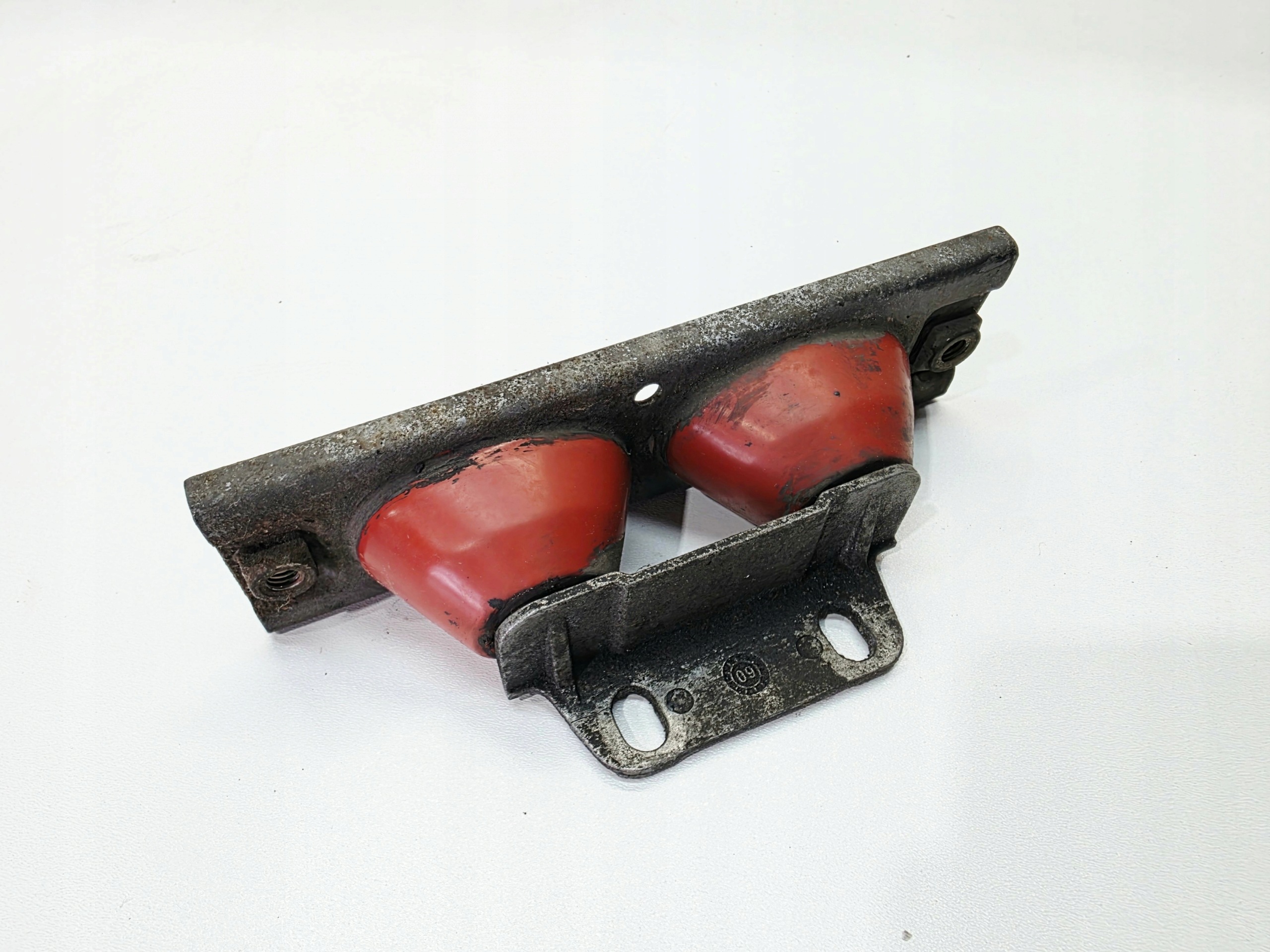 Support Poignée TLUMIKA de l’échappement AUDI A6 C6 4F0253099D ROT